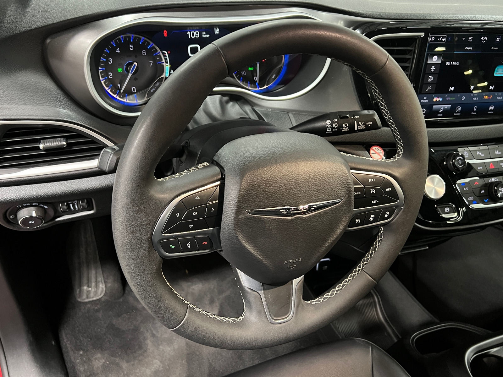 Thumbnail: 2026 Chrysler Pacifica - 4
