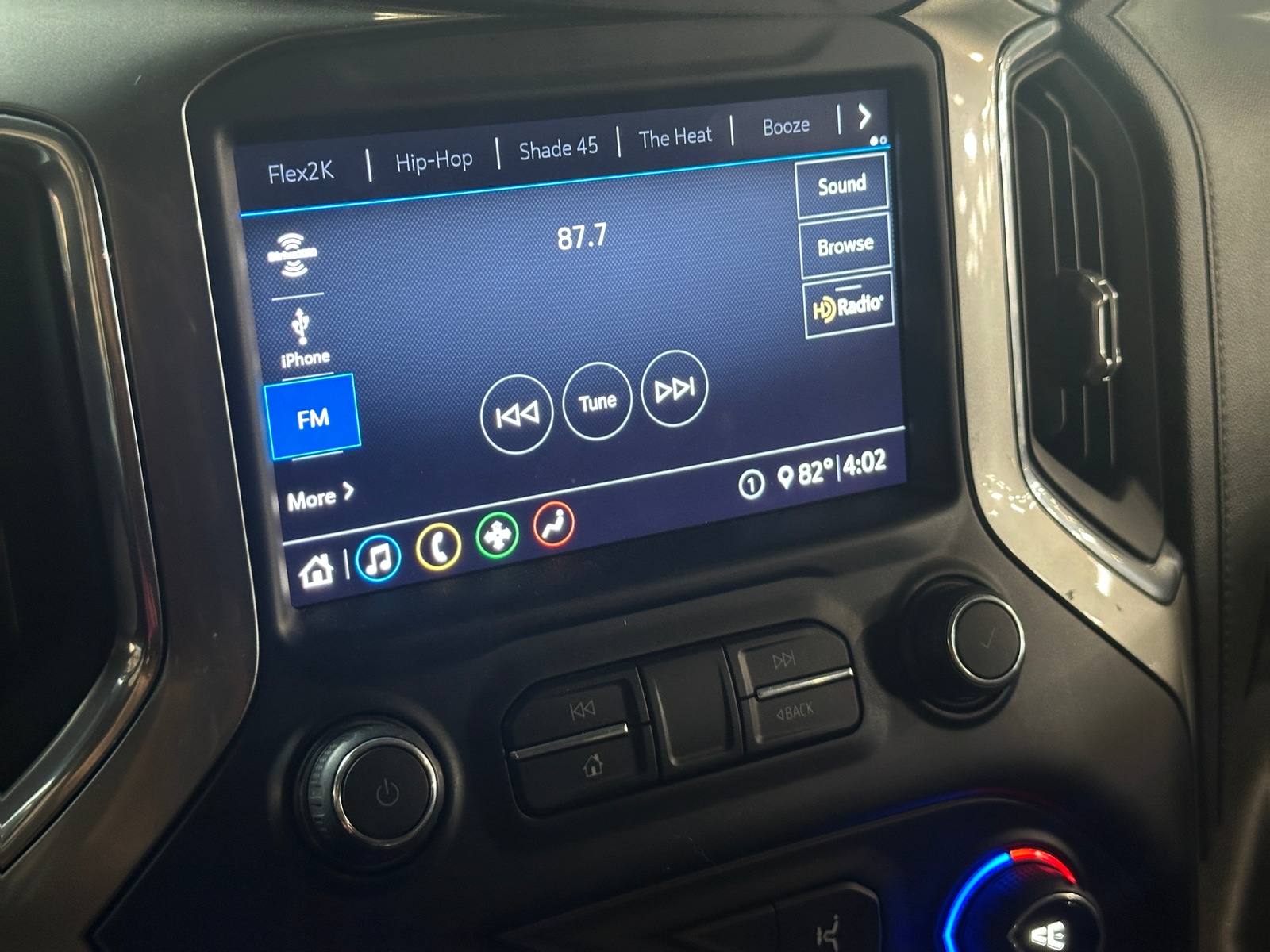 Thumbnail: 2020 Chevrolet Silverado 1500 - 4