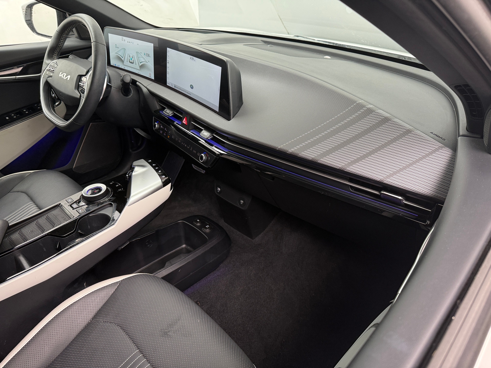 Thumbnail: 2023 Kia EV6 - 2
