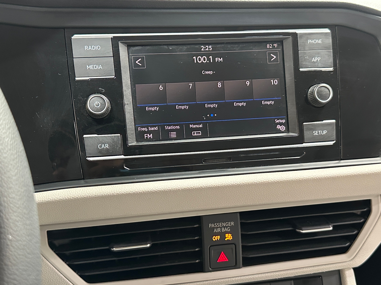 Thumbnail: 2019 Volkswagen Jetta - 4