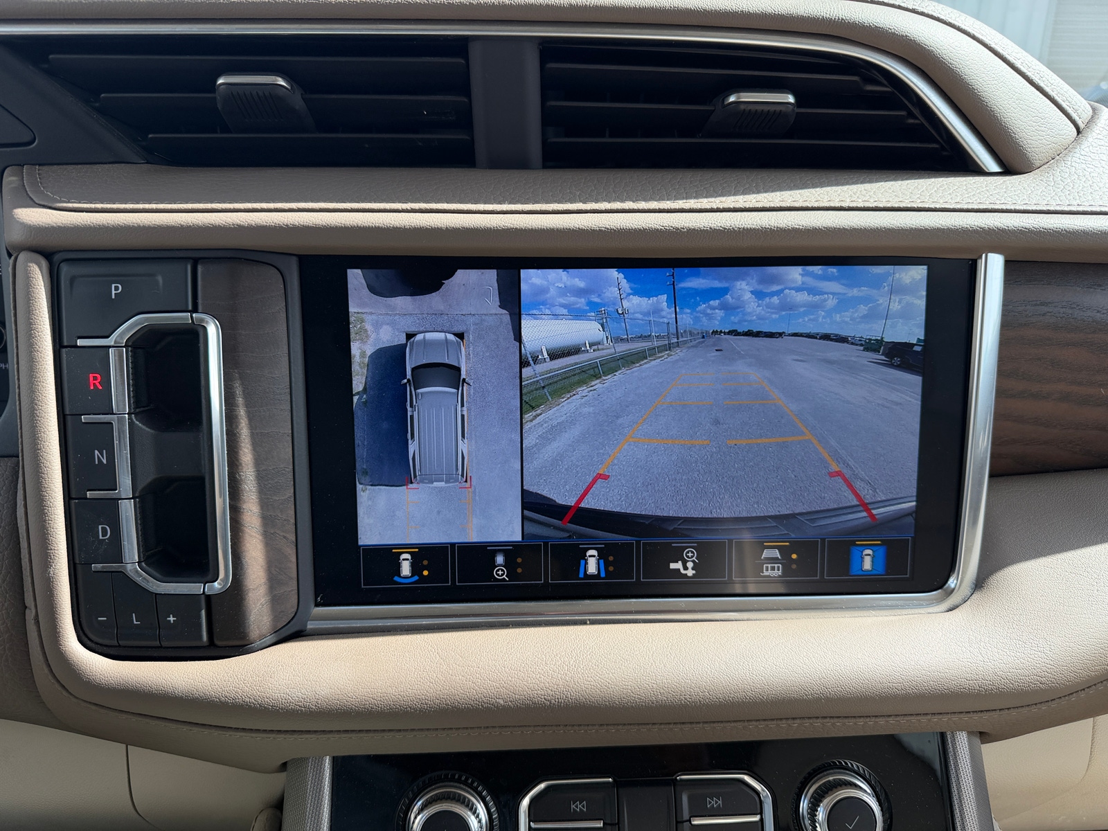Thumbnail: 2021 GMC Yukon - 3