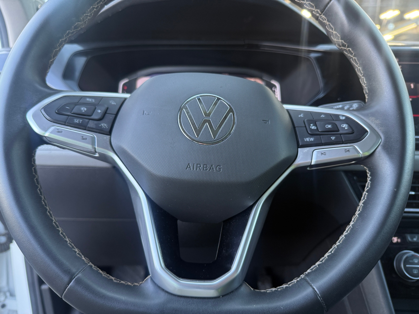 Thumbnail: 2022 Volkswagen Taos - 4