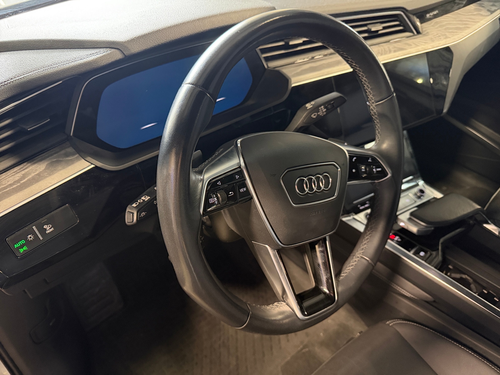 Thumbnail: 2024 Audi Q8 e-tron - 4