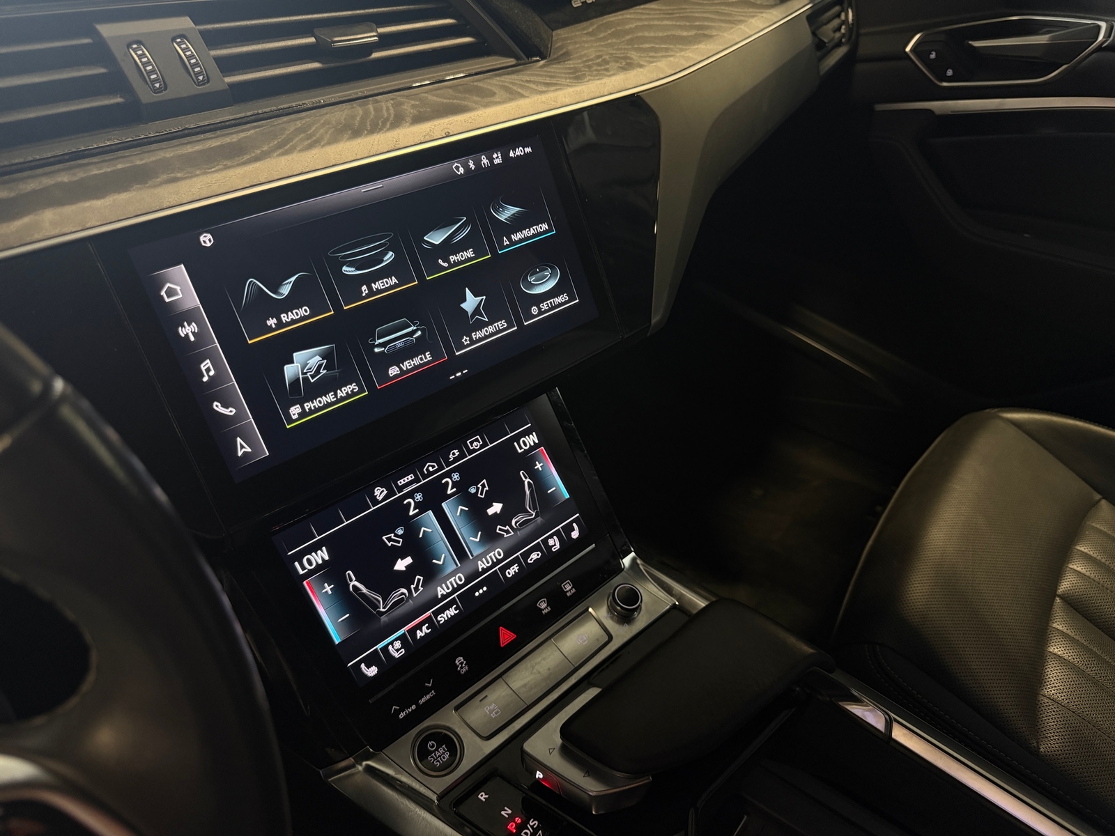 Thumbnail: 2024 Audi Q8 e-tron - 3