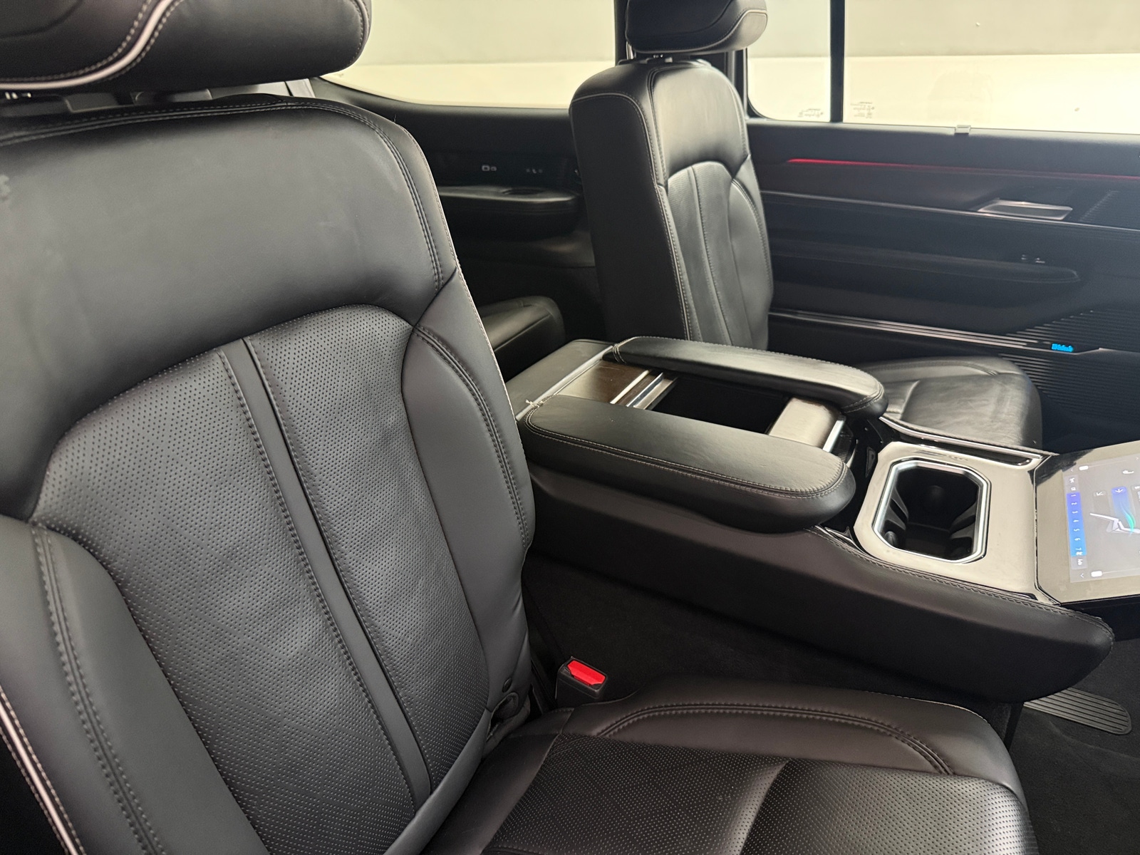 Thumbnail: 2022 Jeep Grand Wagoneer - 5