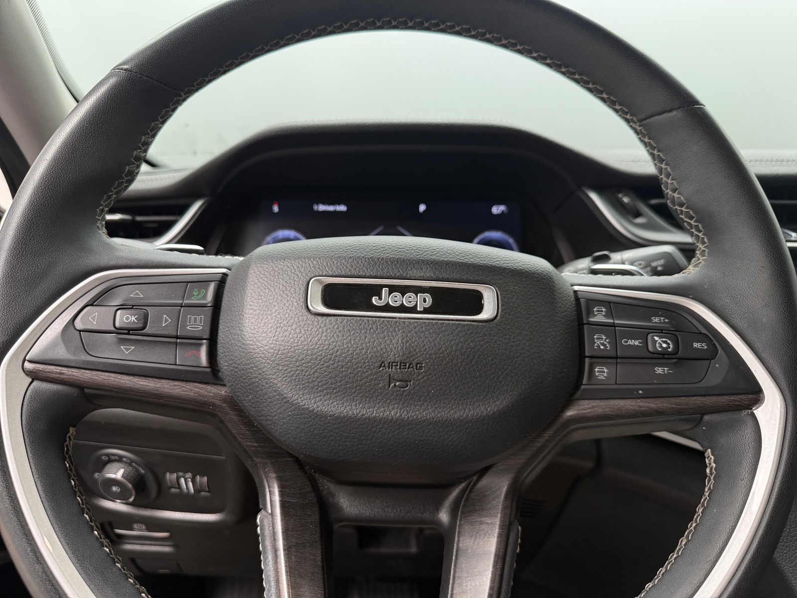 Thumbnail: 2023 Jeep Grand Cherokee - 4