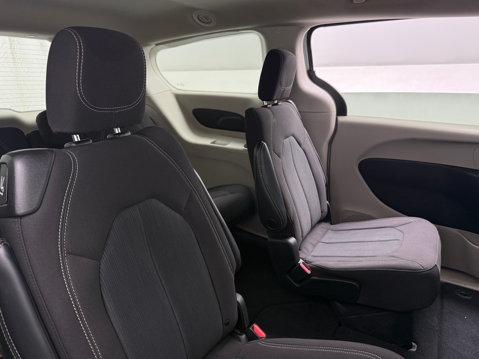 Thumbnail: 2023 Chrysler Voyager - 6