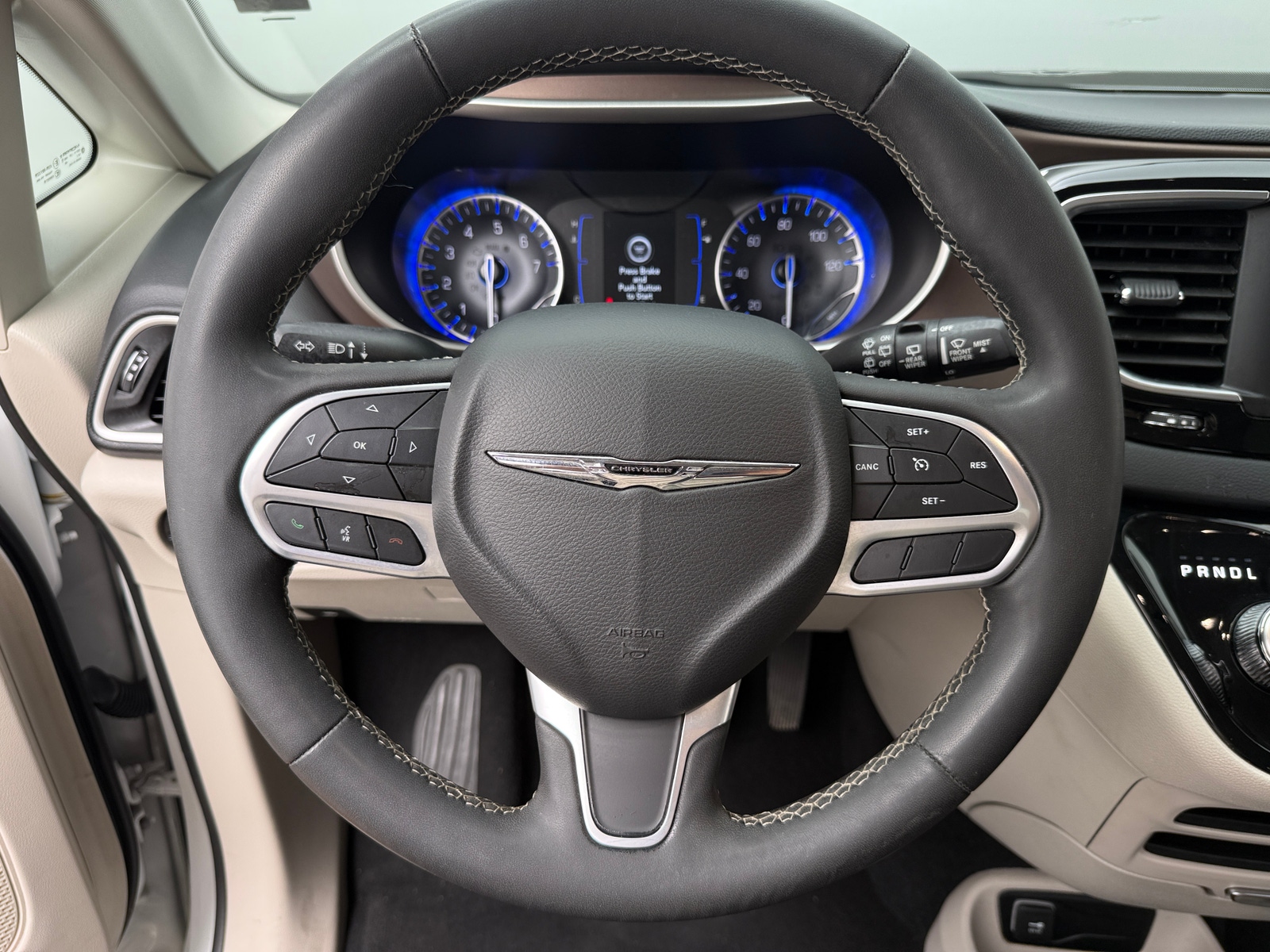 Thumbnail: 2023 Chrysler Voyager - 5