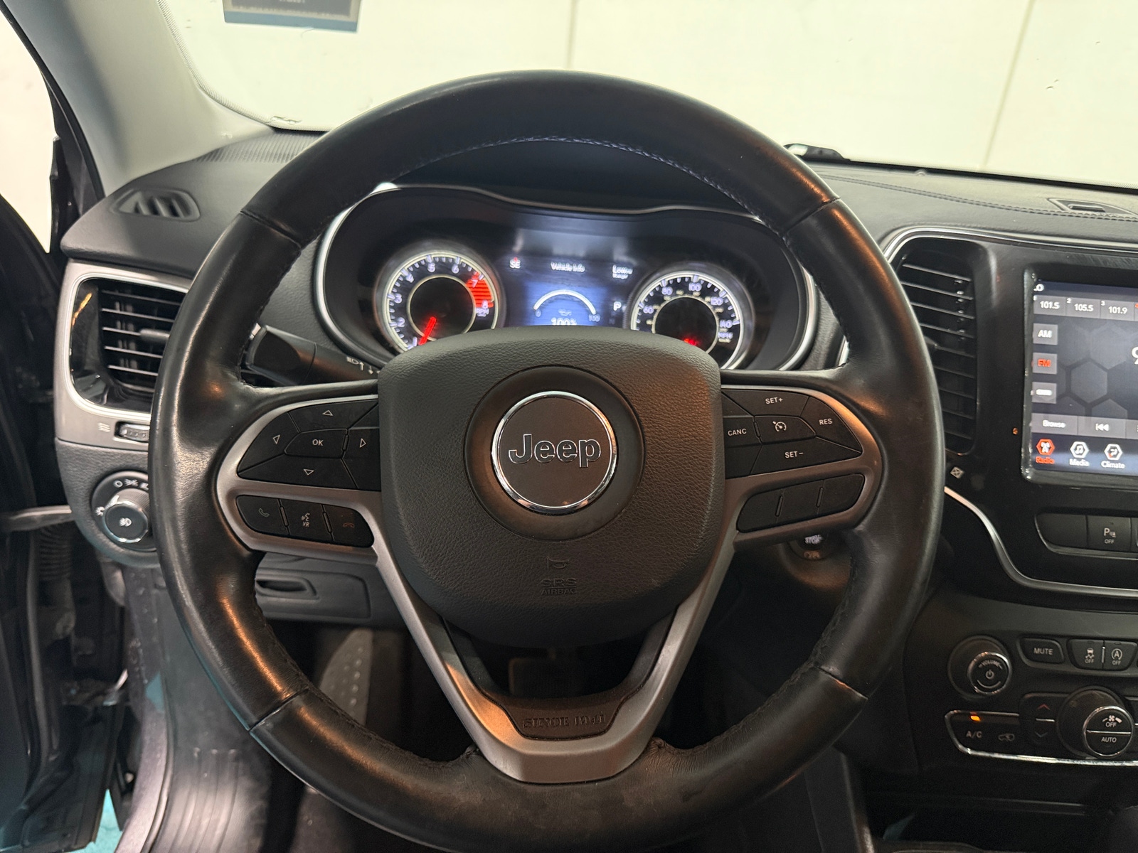 Thumbnail: 2019 Jeep Cherokee - 4