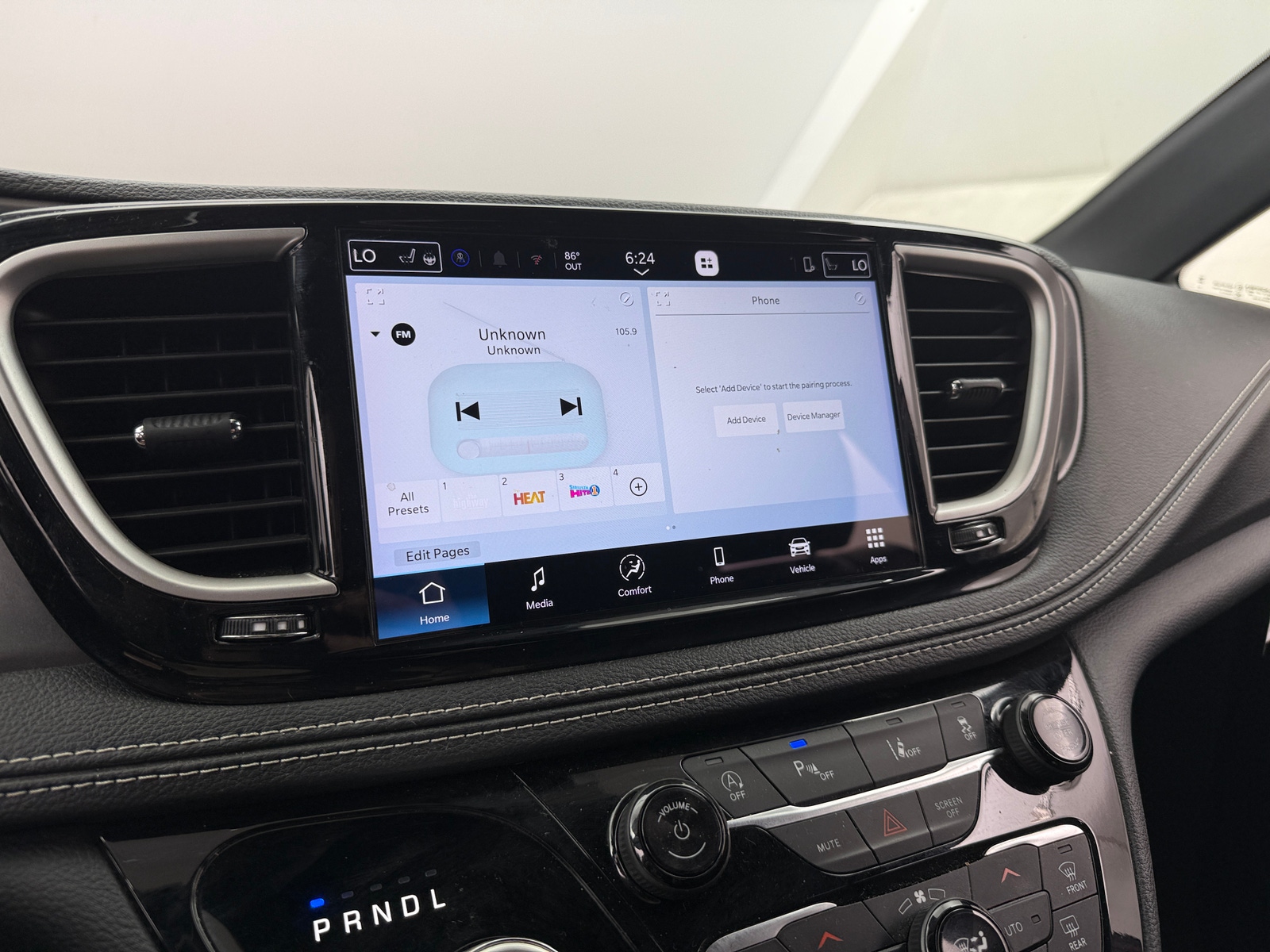 Thumbnail: 2026 Chrysler Pacifica - 3