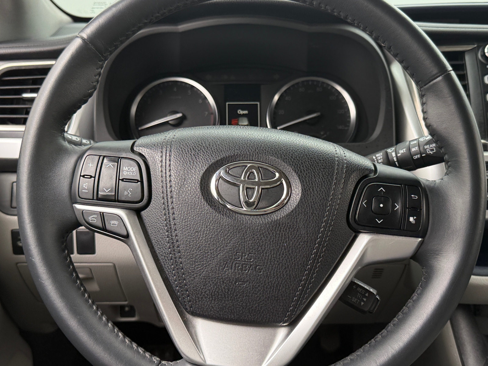 Thumbnail: 2016 Toyota Highlander - 4