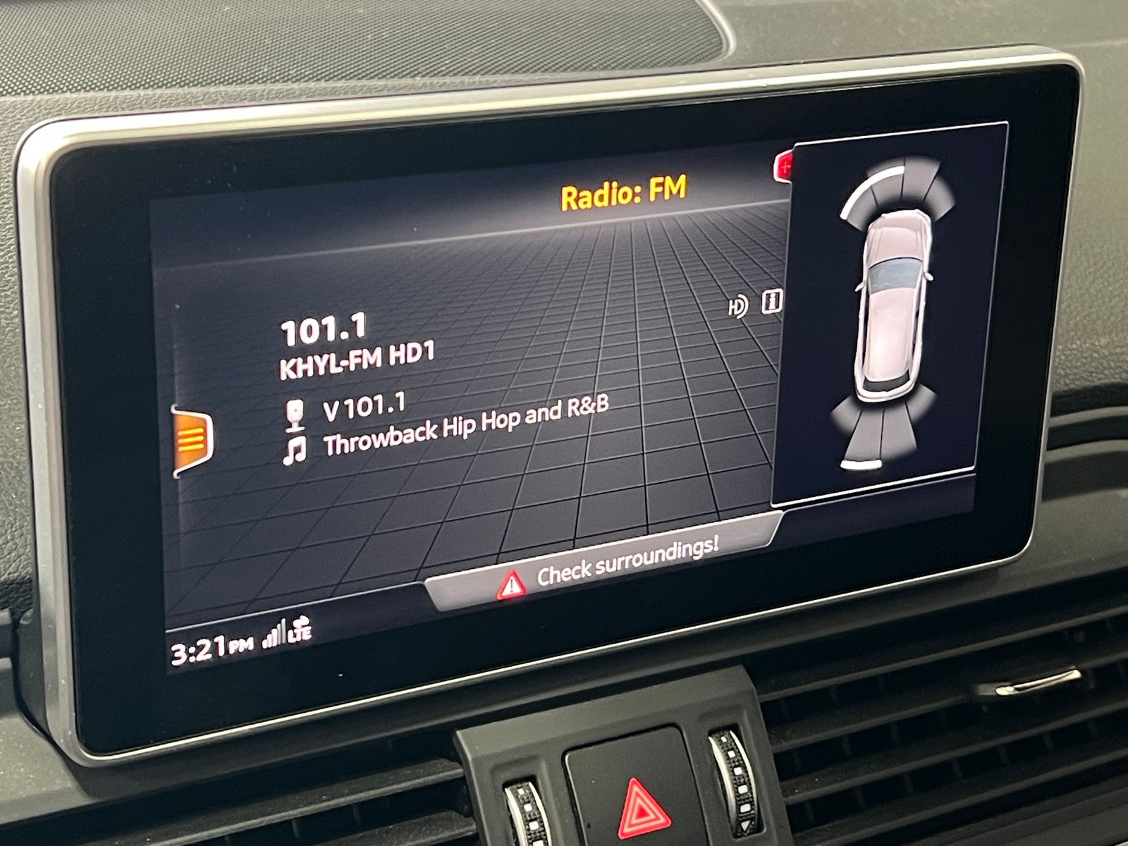 Thumbnail: 2020 Audi SQ5 - 3