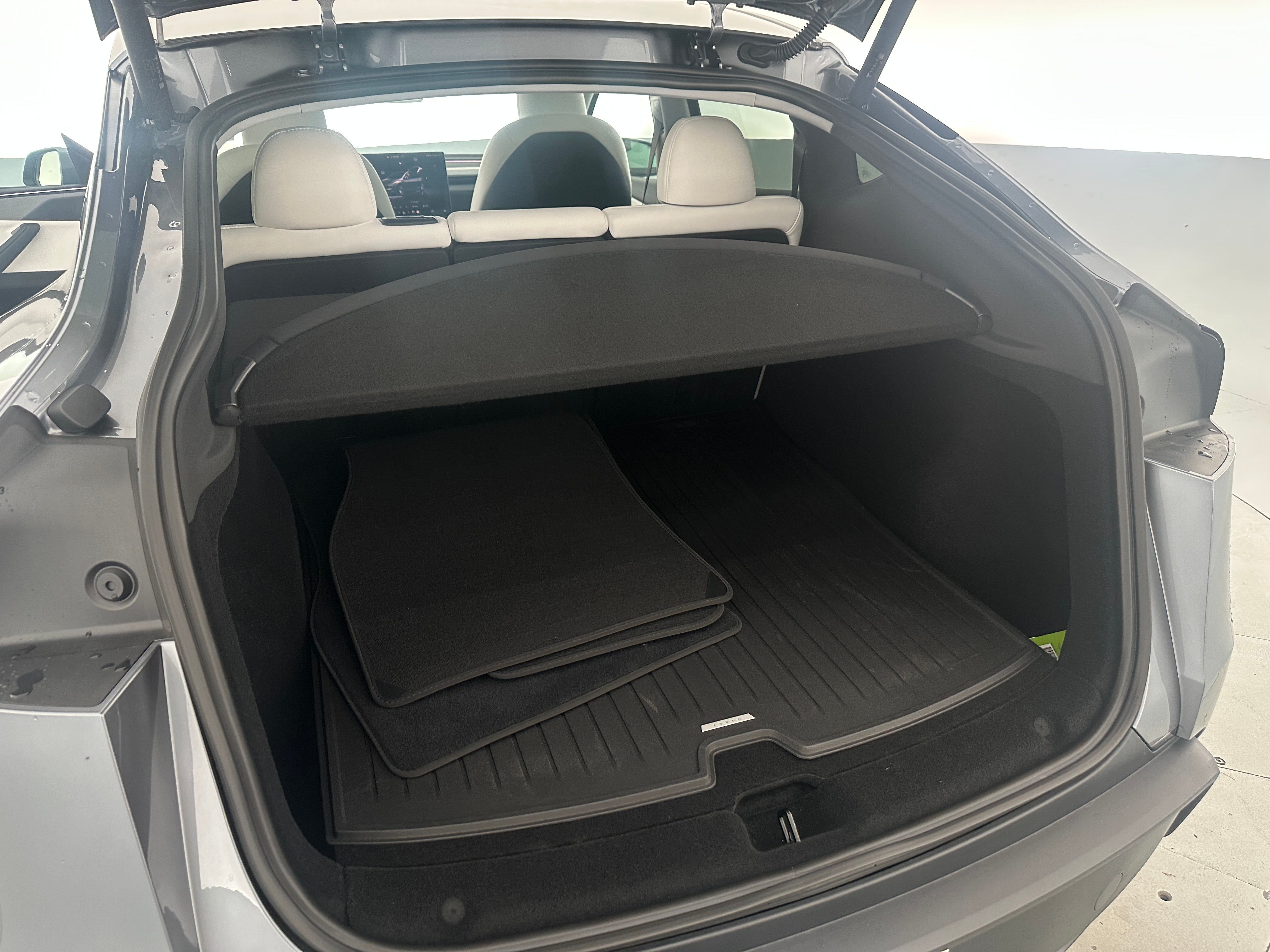 Used 2026 Tesla Model Y Long Range with VIN 7SAYGDED6TA575551 for sale in Auburn, WA
