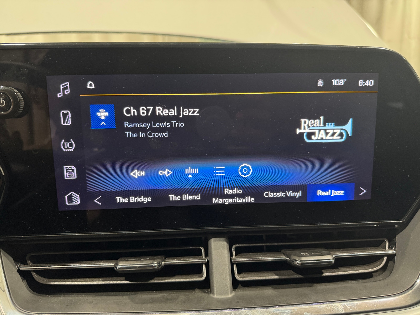 Thumbnail: 2025 Chevrolet Trax - 3