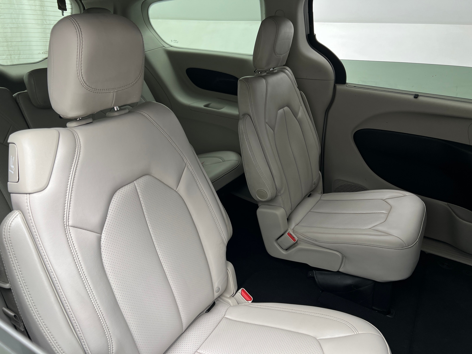 Thumbnail: 2021 Chrysler Voyager - 5