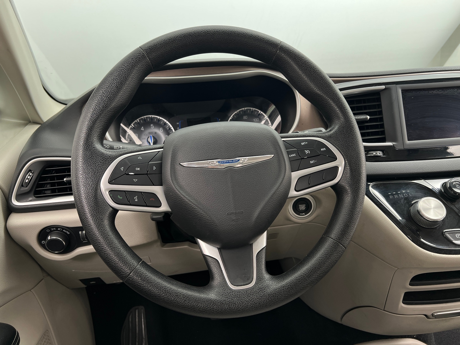 Thumbnail: 2021 Chrysler Voyager - 4
