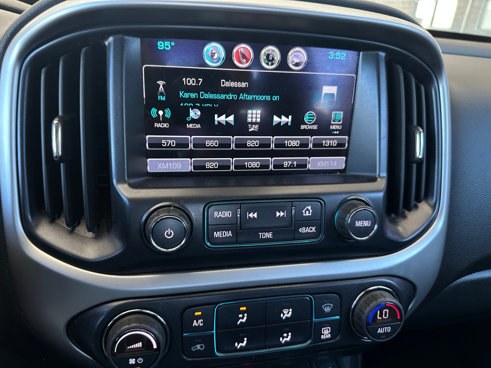 Thumbnail: 2017 Chevrolet Colorado - 3