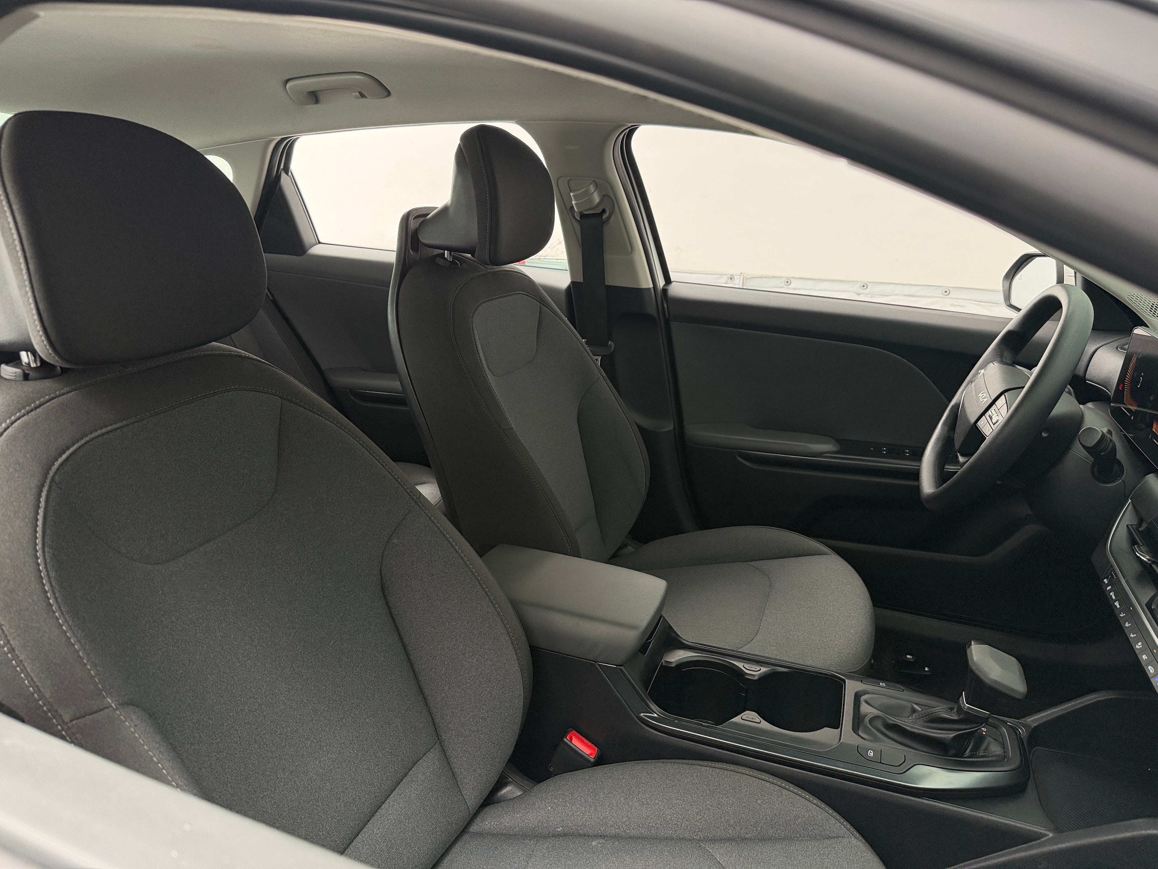 2025 Kia K4 LXS - Photo 2