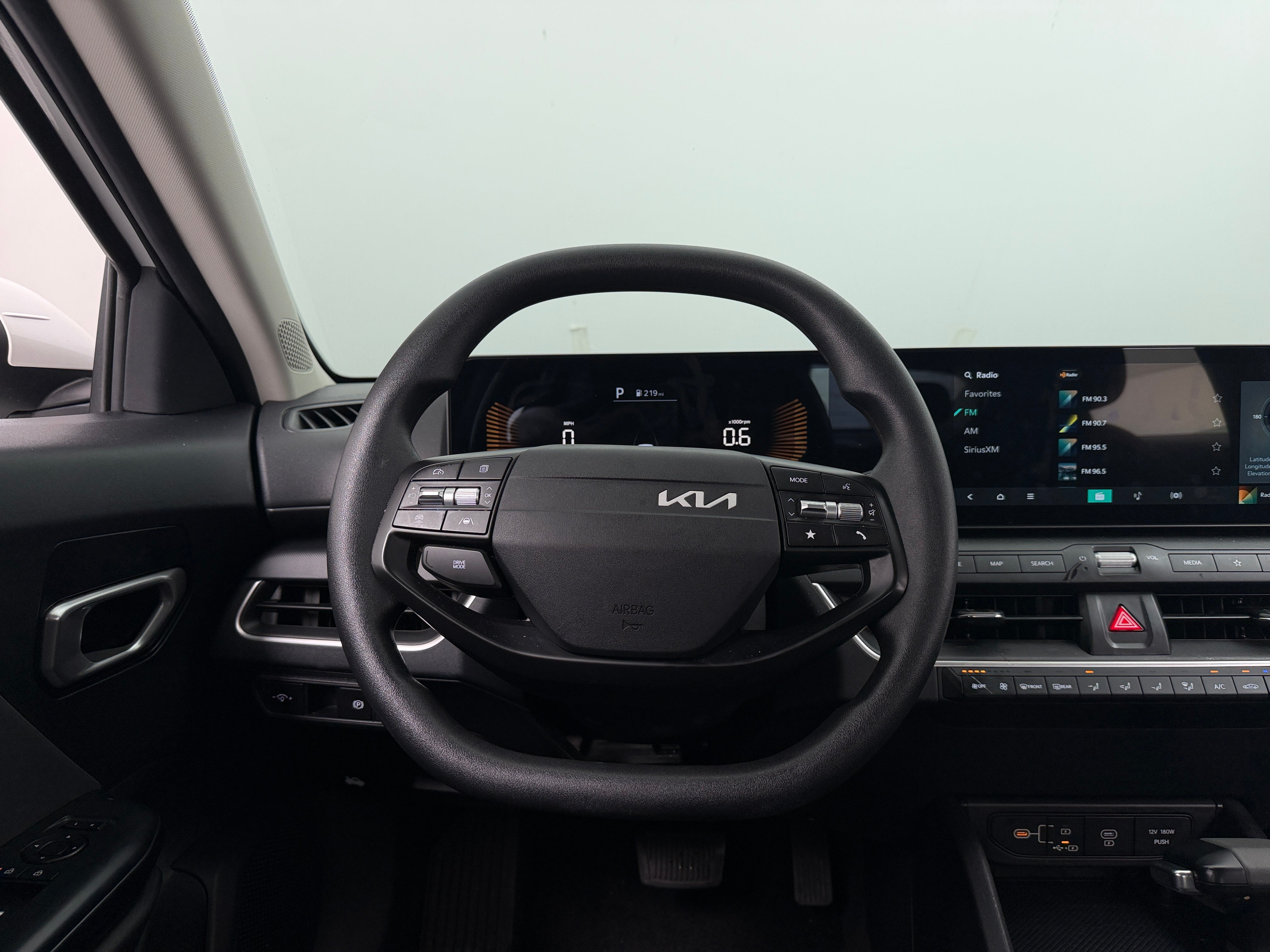 2025 Kia K4 LXS - Photo 7