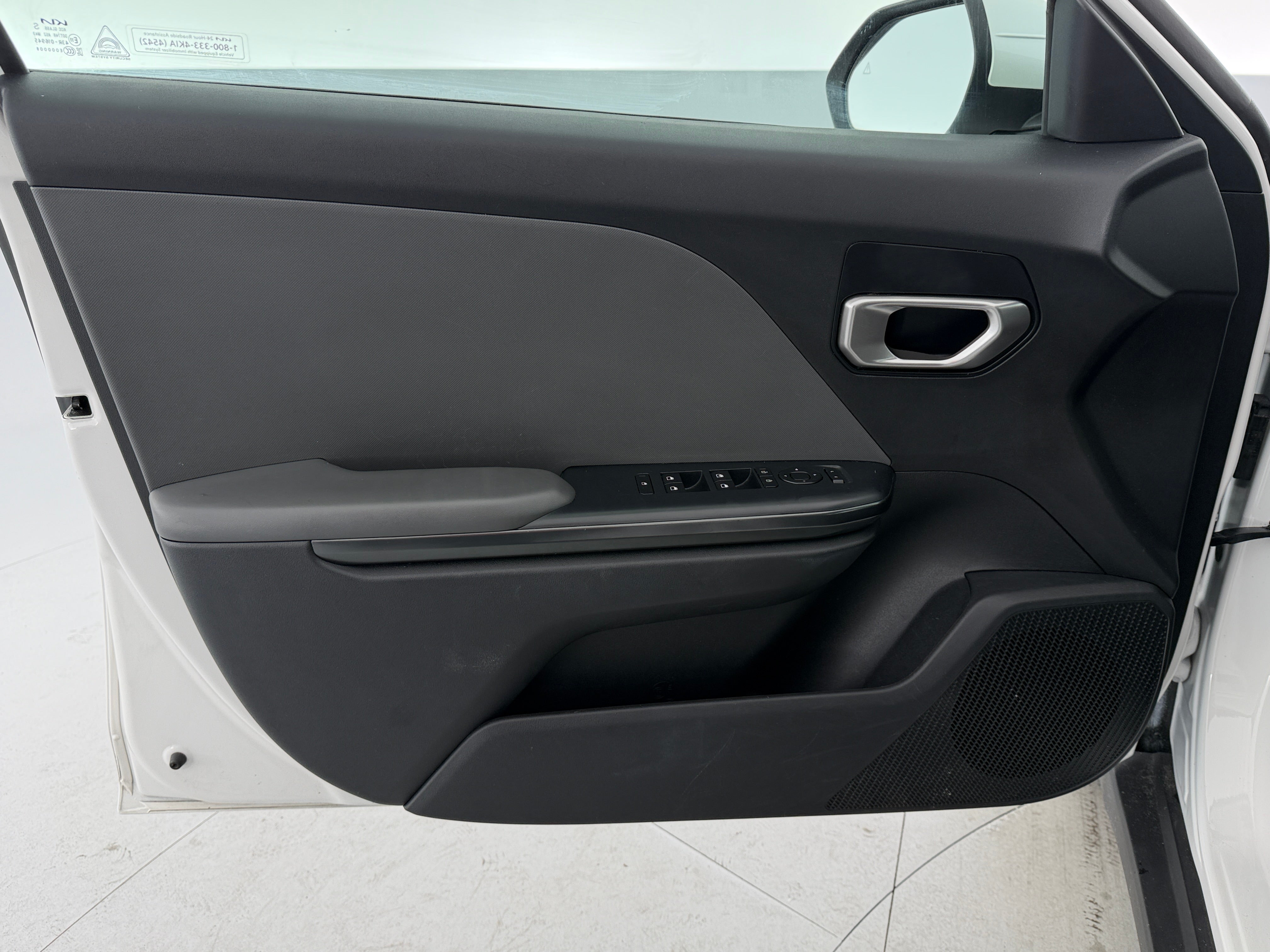 2025 Kia K4 LXS - Photo 9