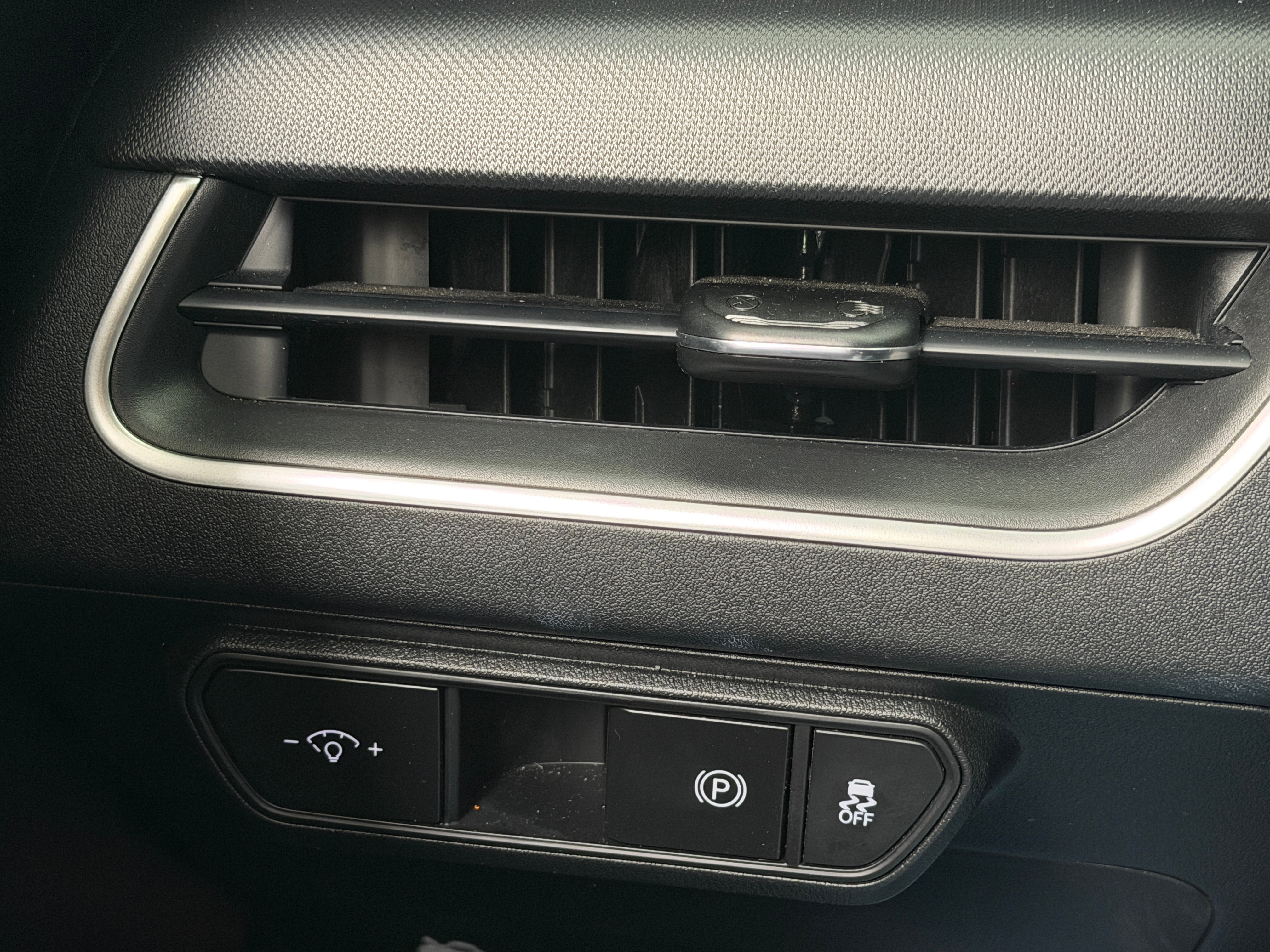2025 Kia K4 LXS - Photo 10