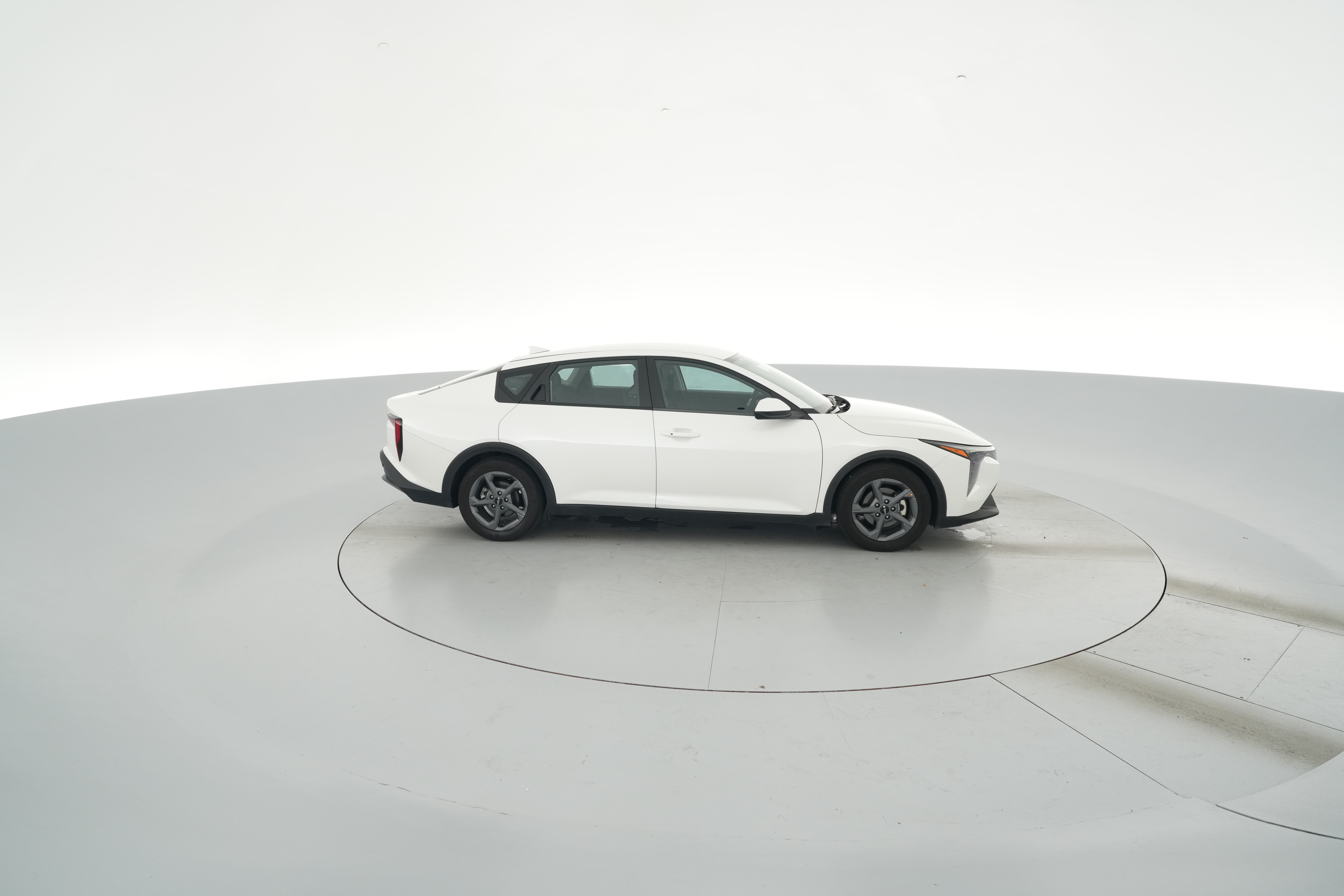 2025 Kia K4 LXS - Photo 35
