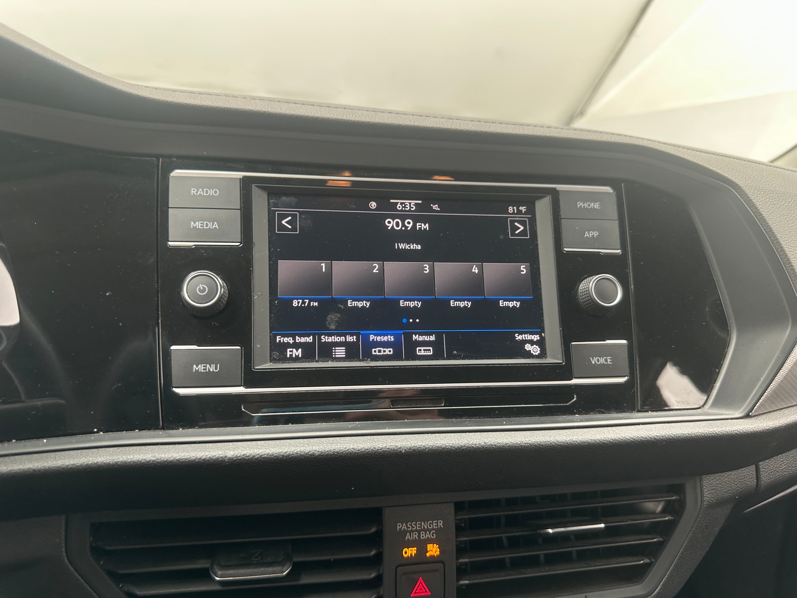 Thumbnail: 2021 Volkswagen Jetta - 4