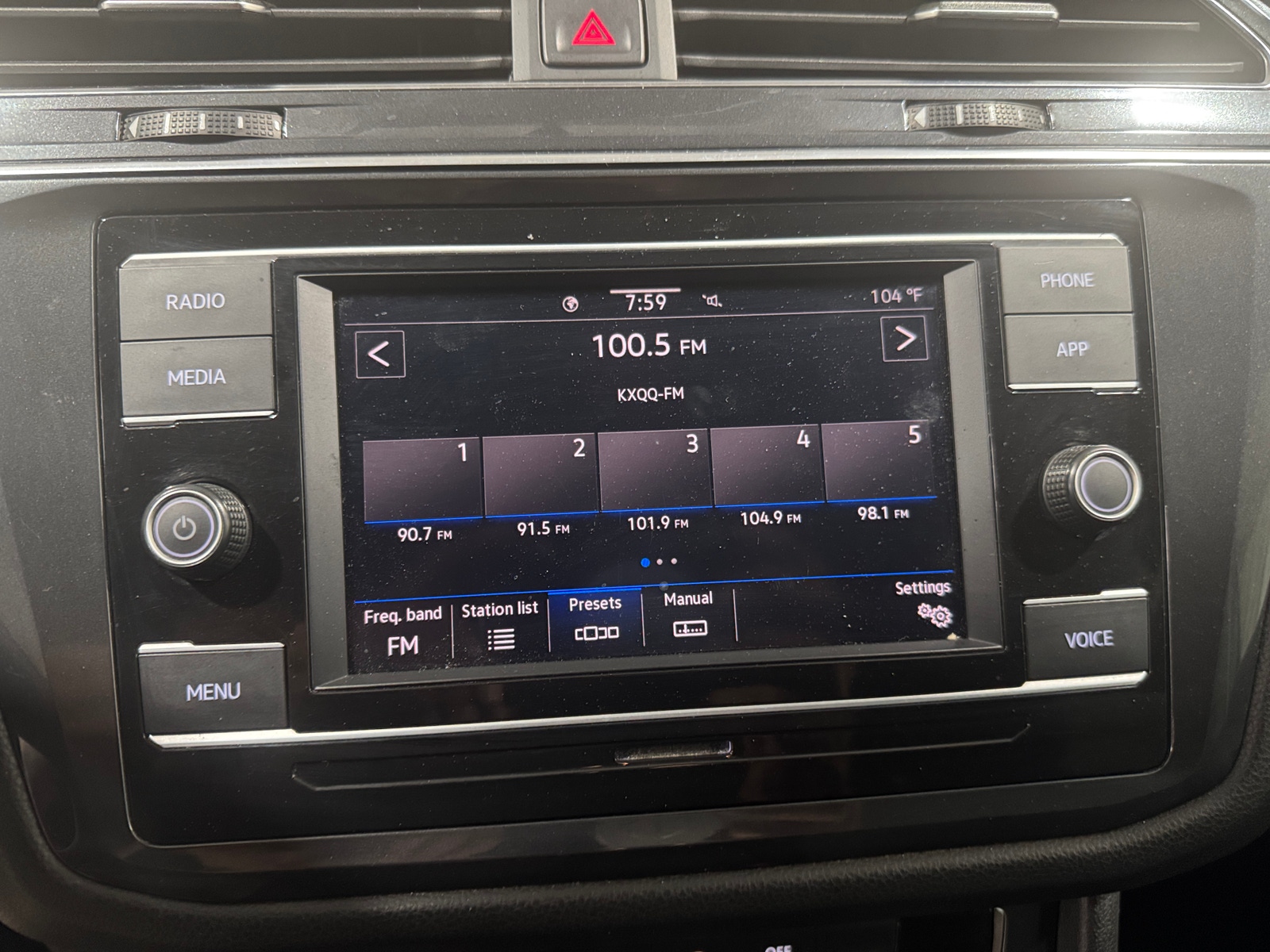 Thumbnail: 2020 Volkswagen Tiguan - 4