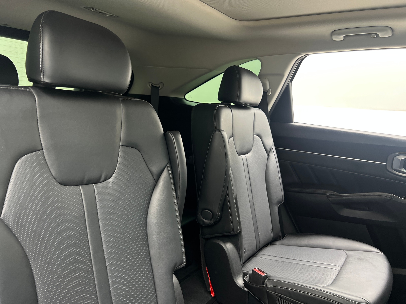 Thumbnail: 2022 Kia Sorento - 5