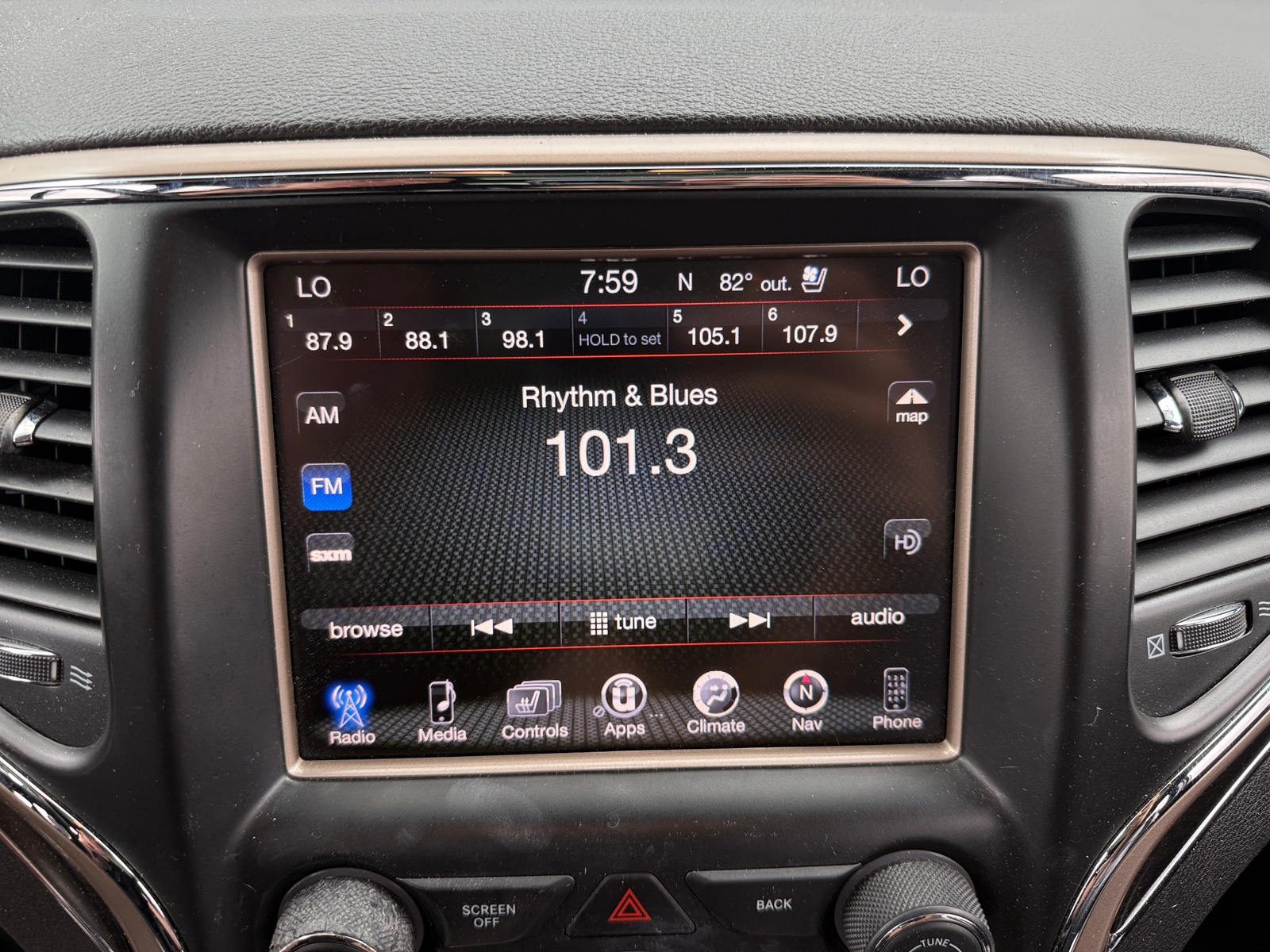 Thumbnail: 2015 Jeep Grand Cherokee - 3
