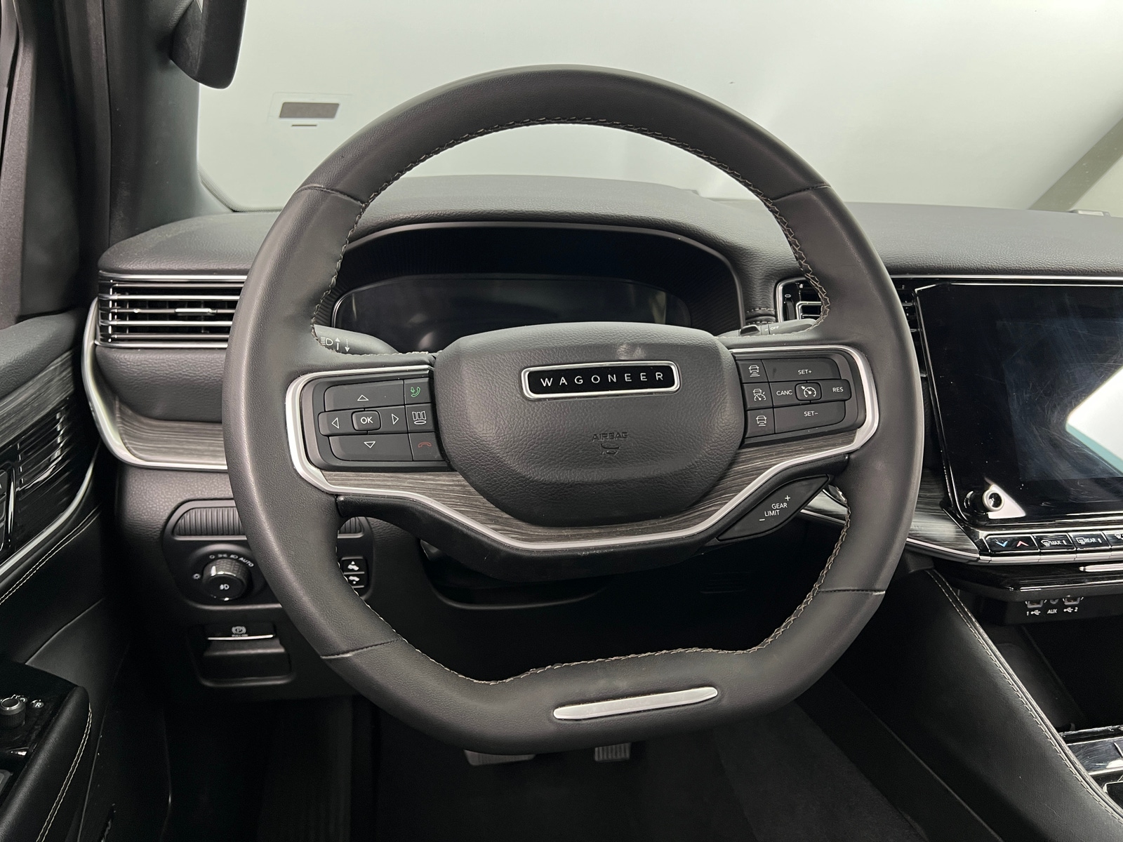 Thumbnail: 2024 Jeep Wagoneer - 4