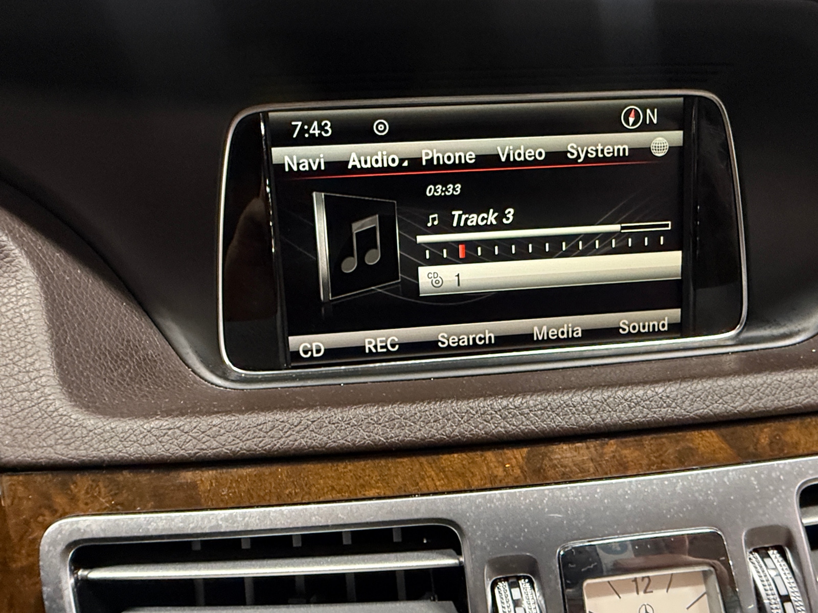 Thumbnail: 2014 Mercedes-Benz E-Class - 3