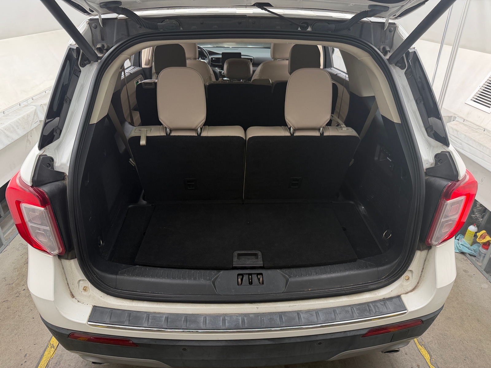 Thumbnail: 2021 Ford Explorer - 6