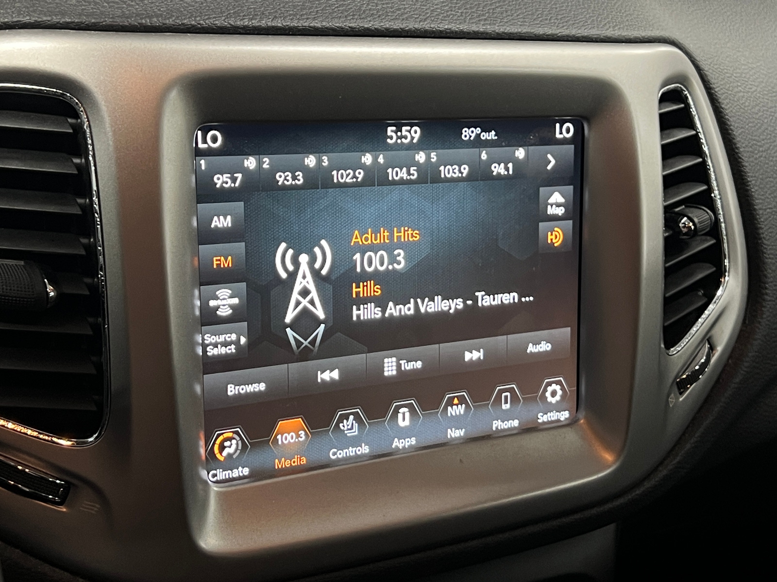 Thumbnail: 2020 Jeep Compass - 4