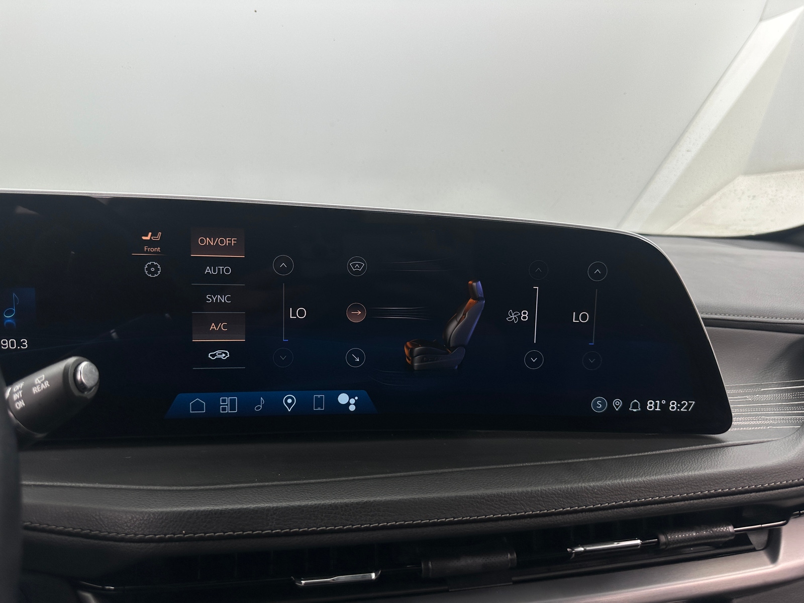 Thumbnail: 2024 Cadillac XT4 - 3