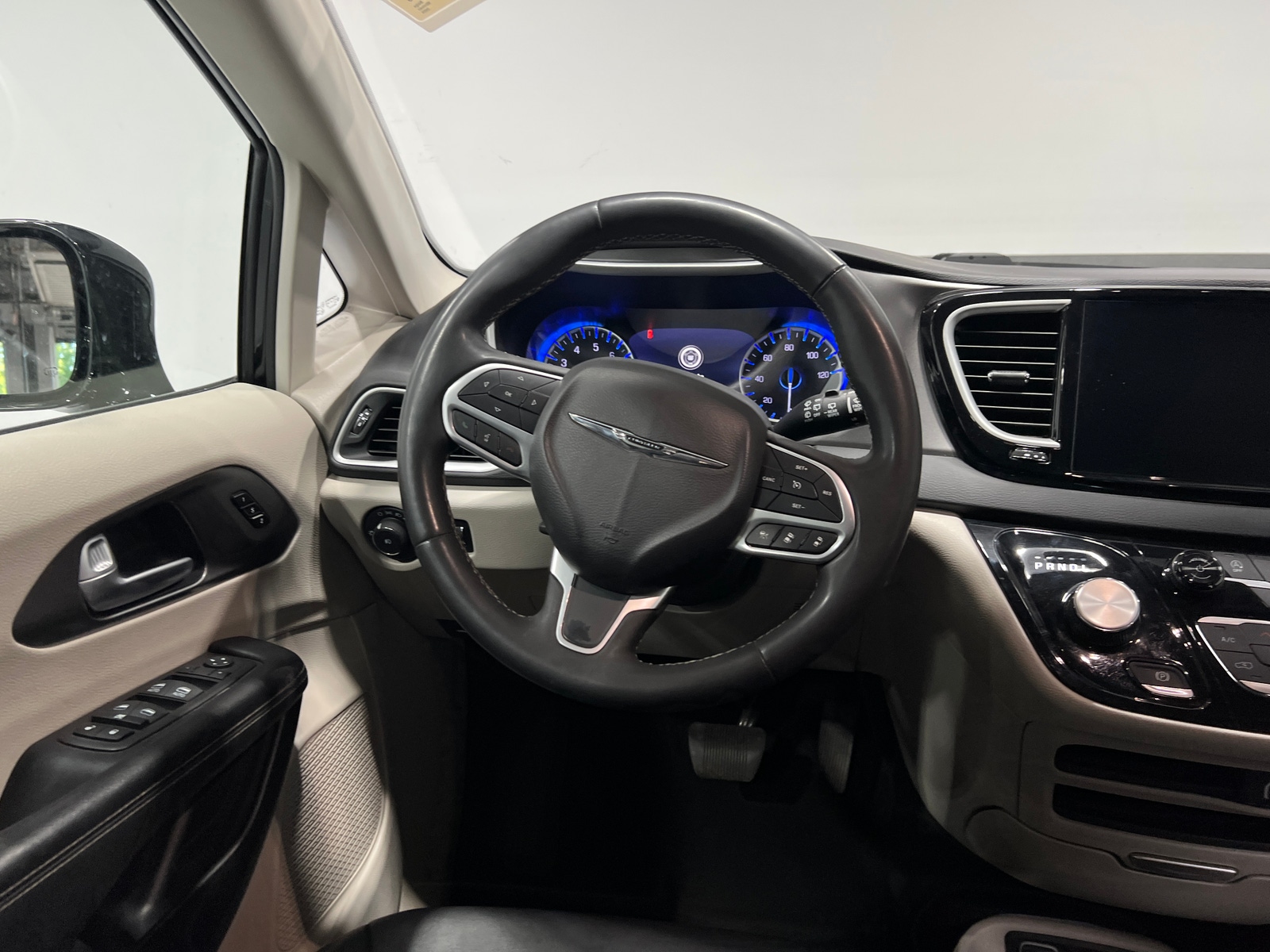 Thumbnail: 2024 Chrysler Pacifica - 4