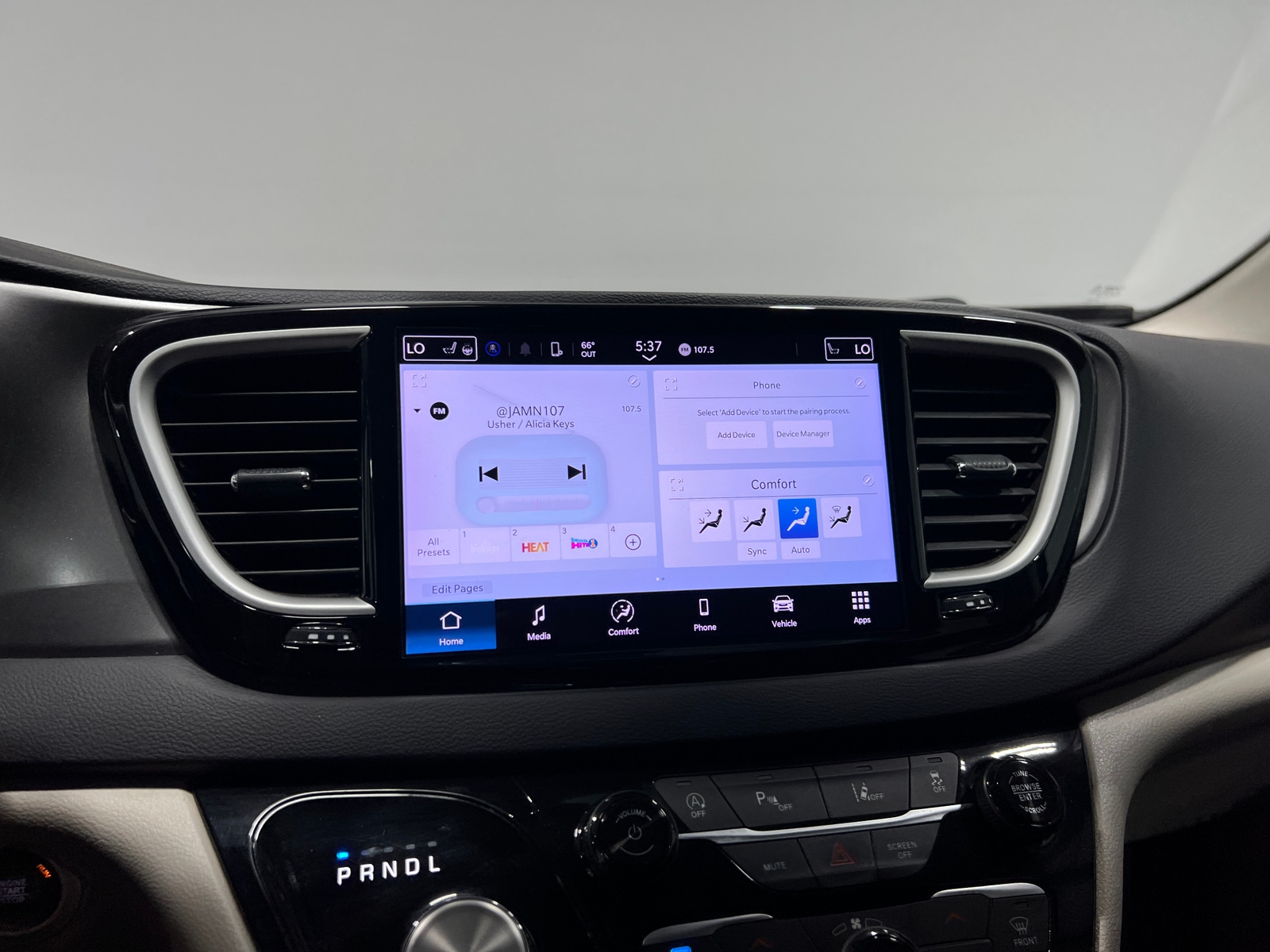 Thumbnail: 2024 Chrysler Pacifica - 3