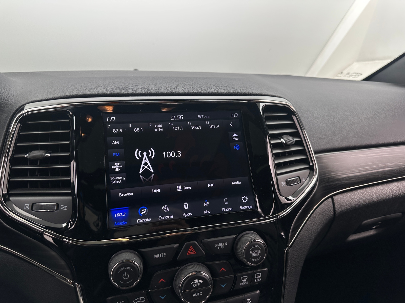 Thumbnail: 2020 Jeep Grand Cherokee - 3