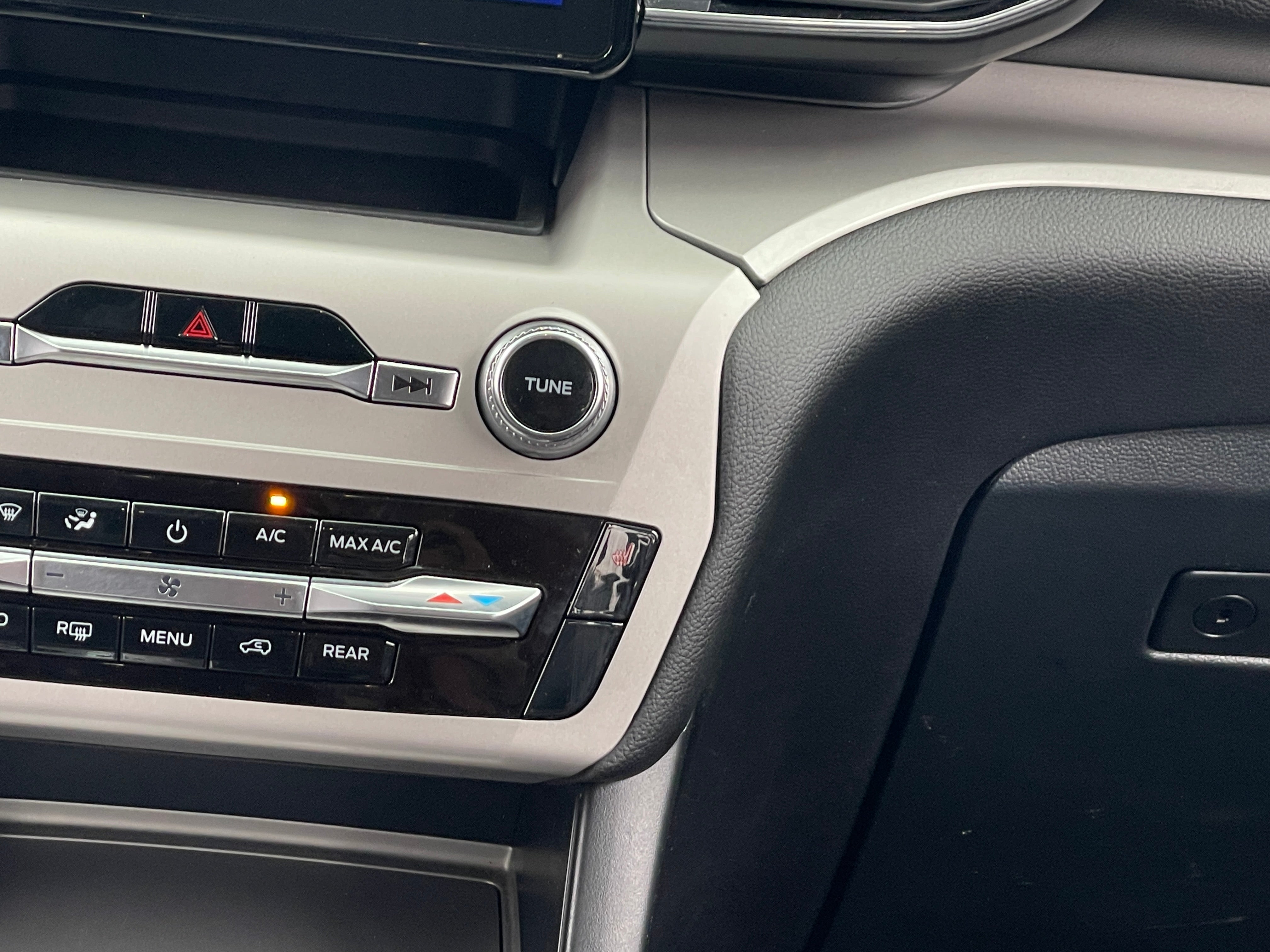 2024 Ford Explorer XLT - Photo 5