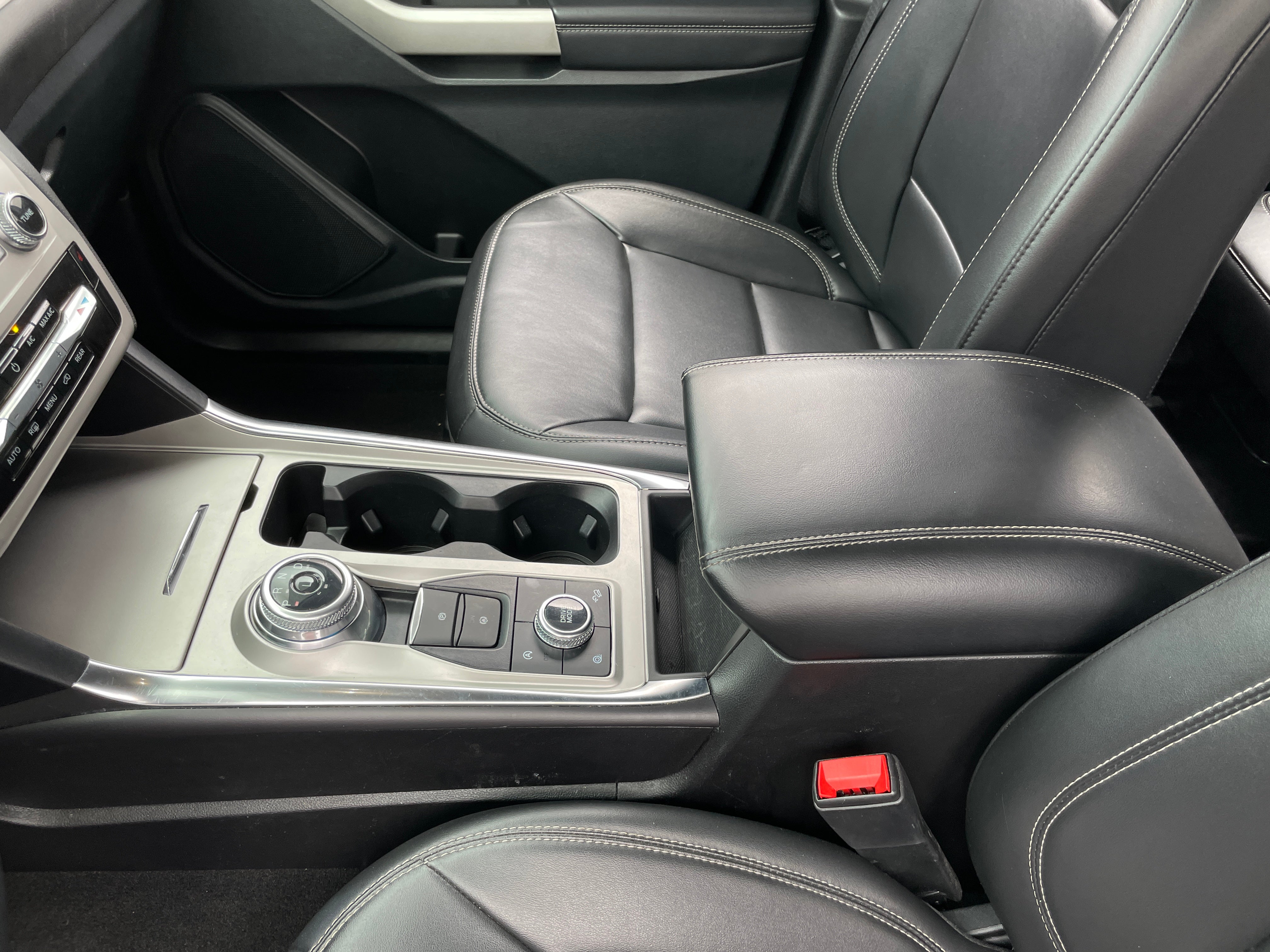 2024 Ford Explorer XLT - Photo 9