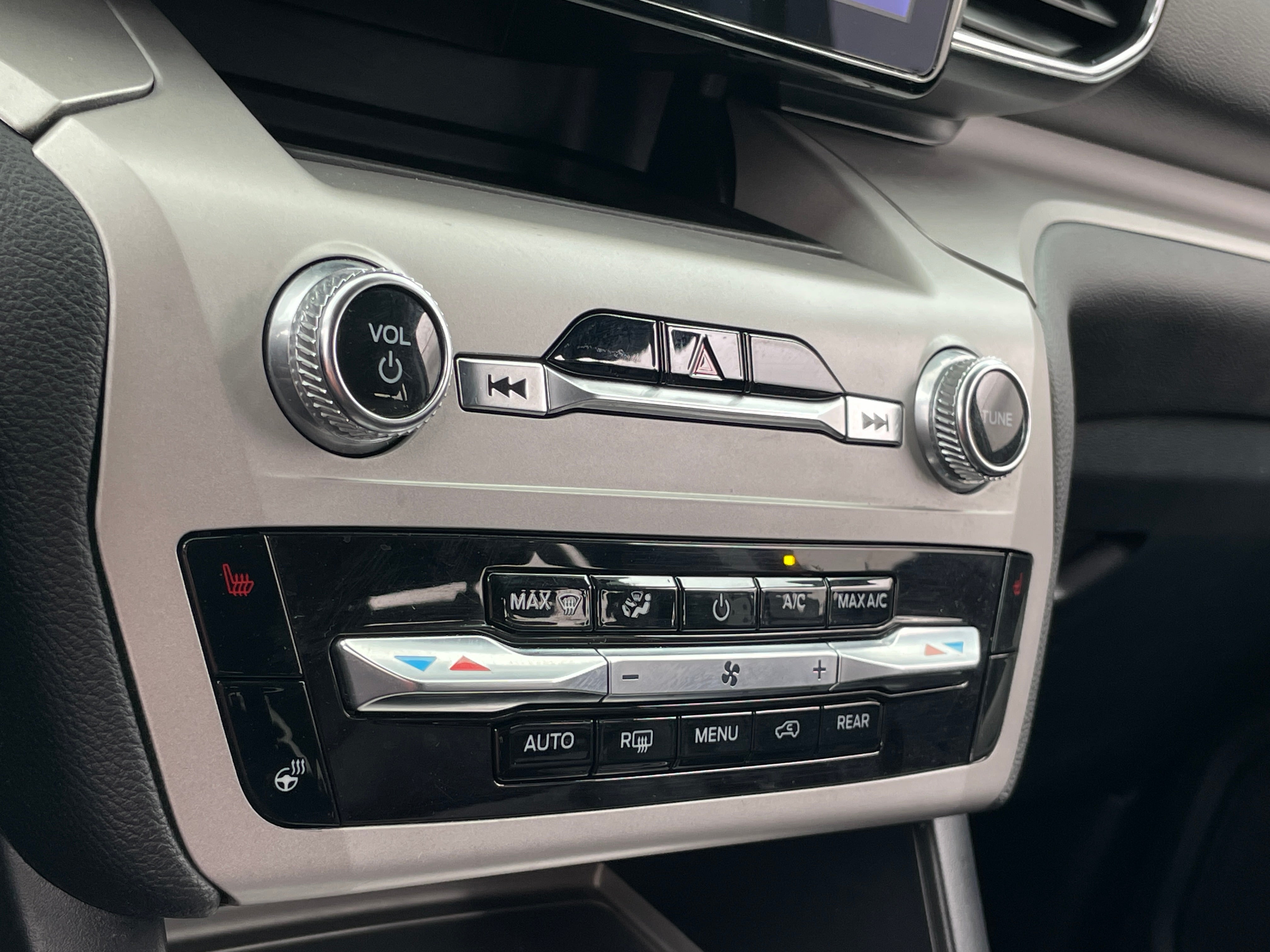 2024 Ford Explorer XLT - Photo 19