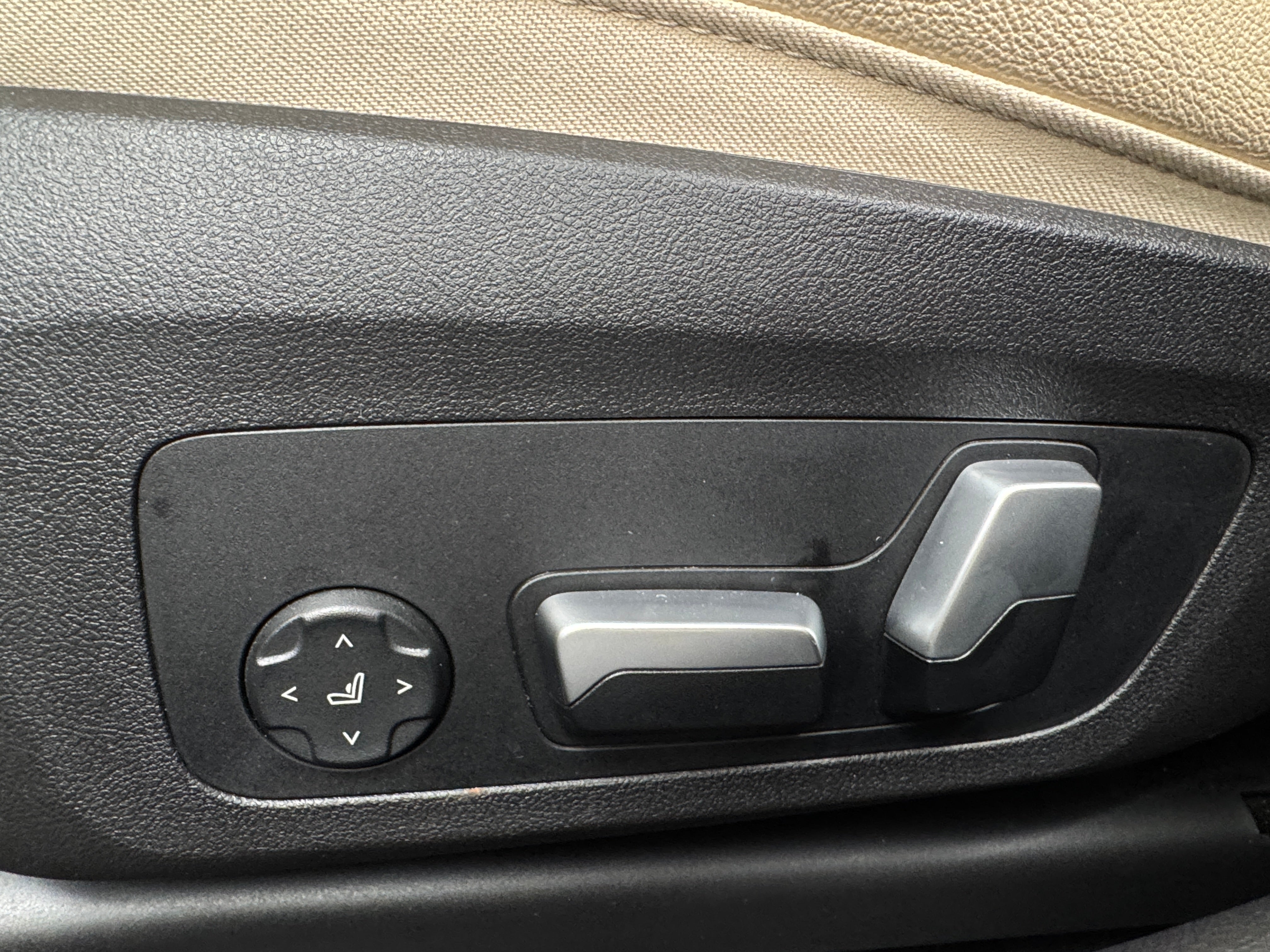 2023 BMW 3 Series 330i - Photo 10