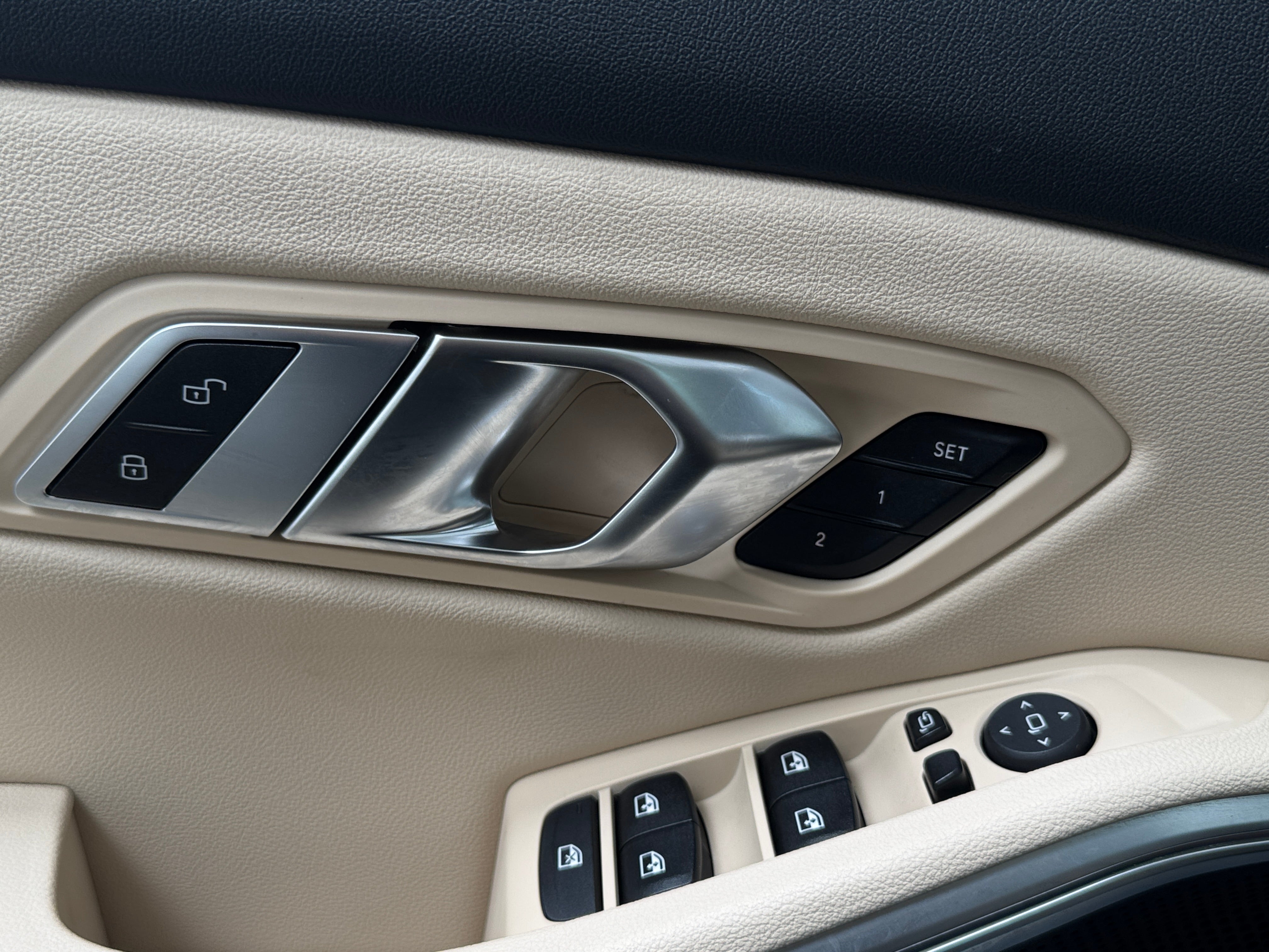 2023 BMW 3 Series 330i - Photo 9