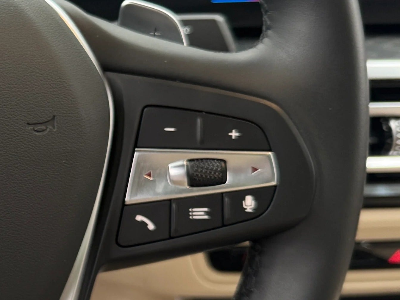 2023 BMW 3 Series 330i - Photo 18