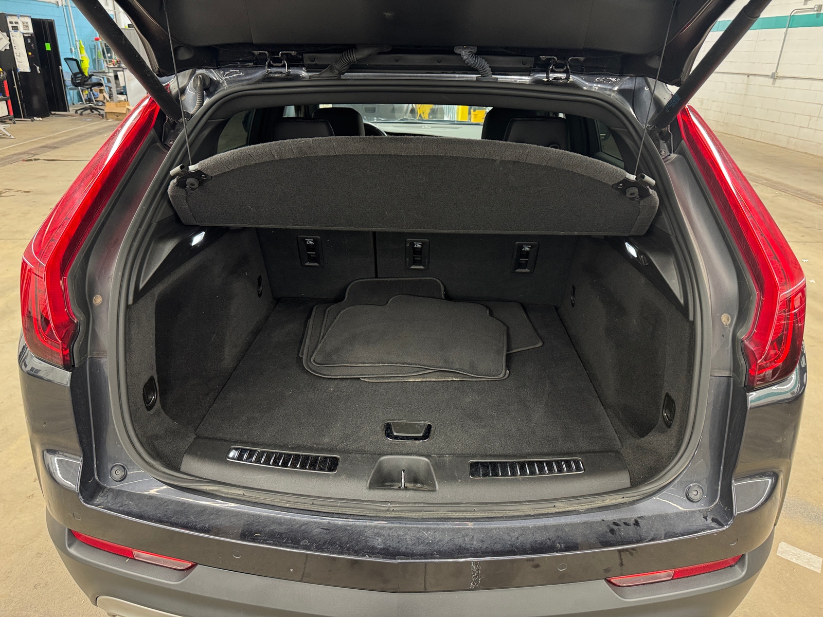 Thumbnail: 2023 Cadillac XT4 - 6