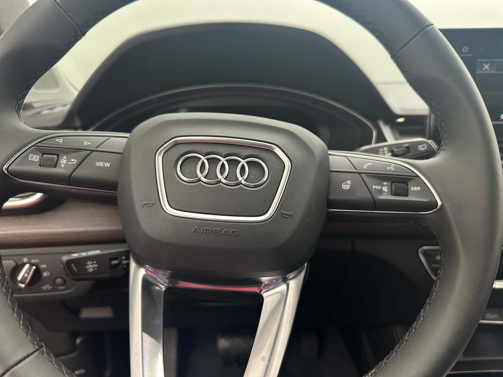 Thumbnail: 2023 Audi Q5 - 4