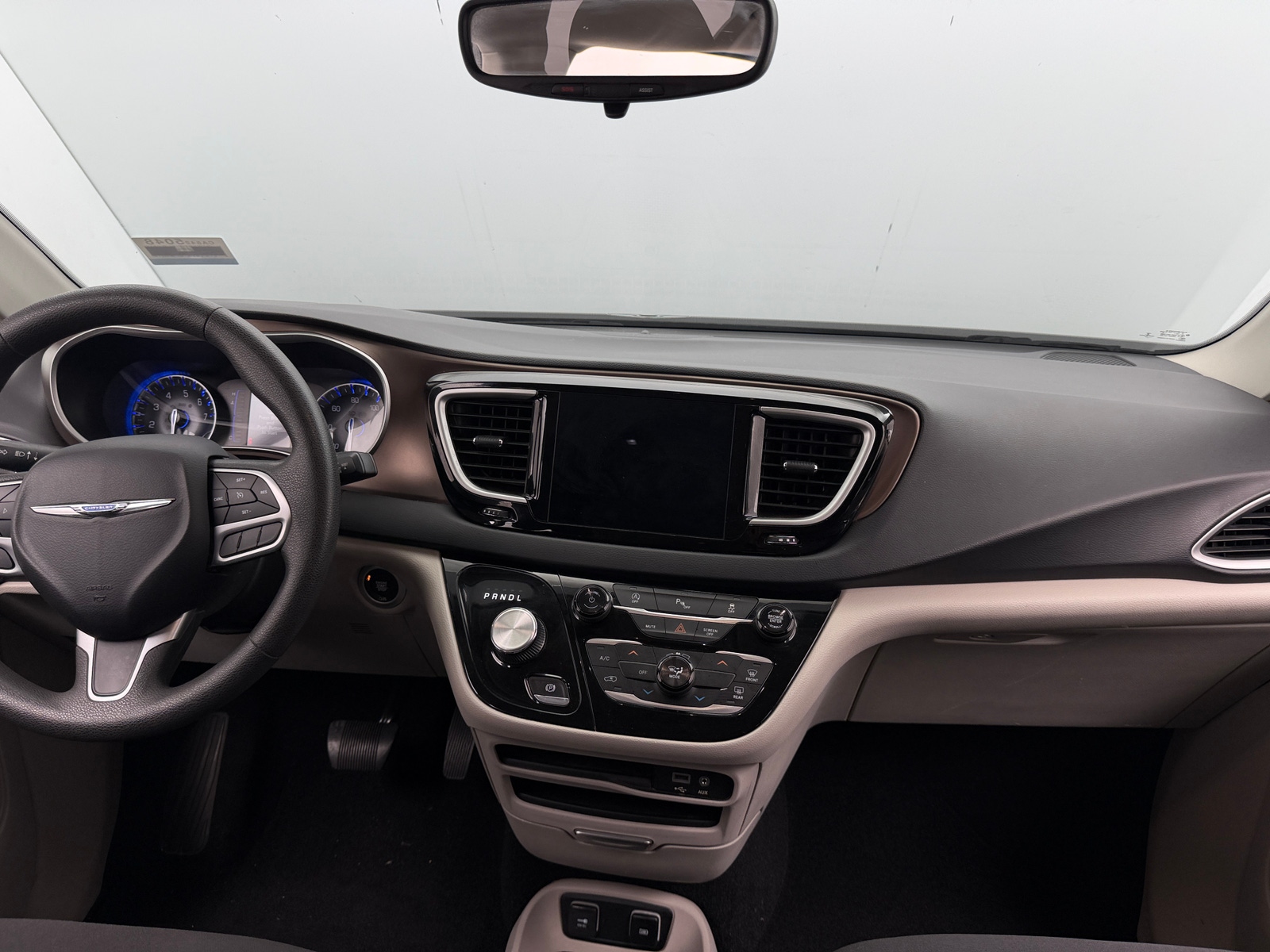 Thumbnail: 2018 Chrysler Pacifica - 3