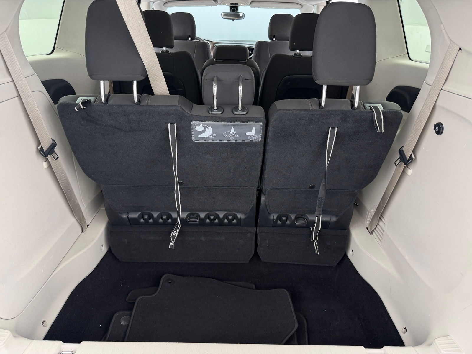 Thumbnail: 2018 Chrysler Pacifica - 7