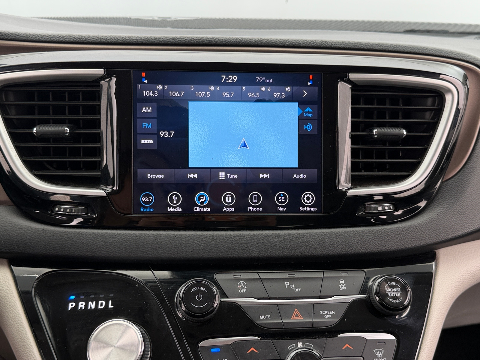 Thumbnail: 2018 Chrysler Pacifica - 4