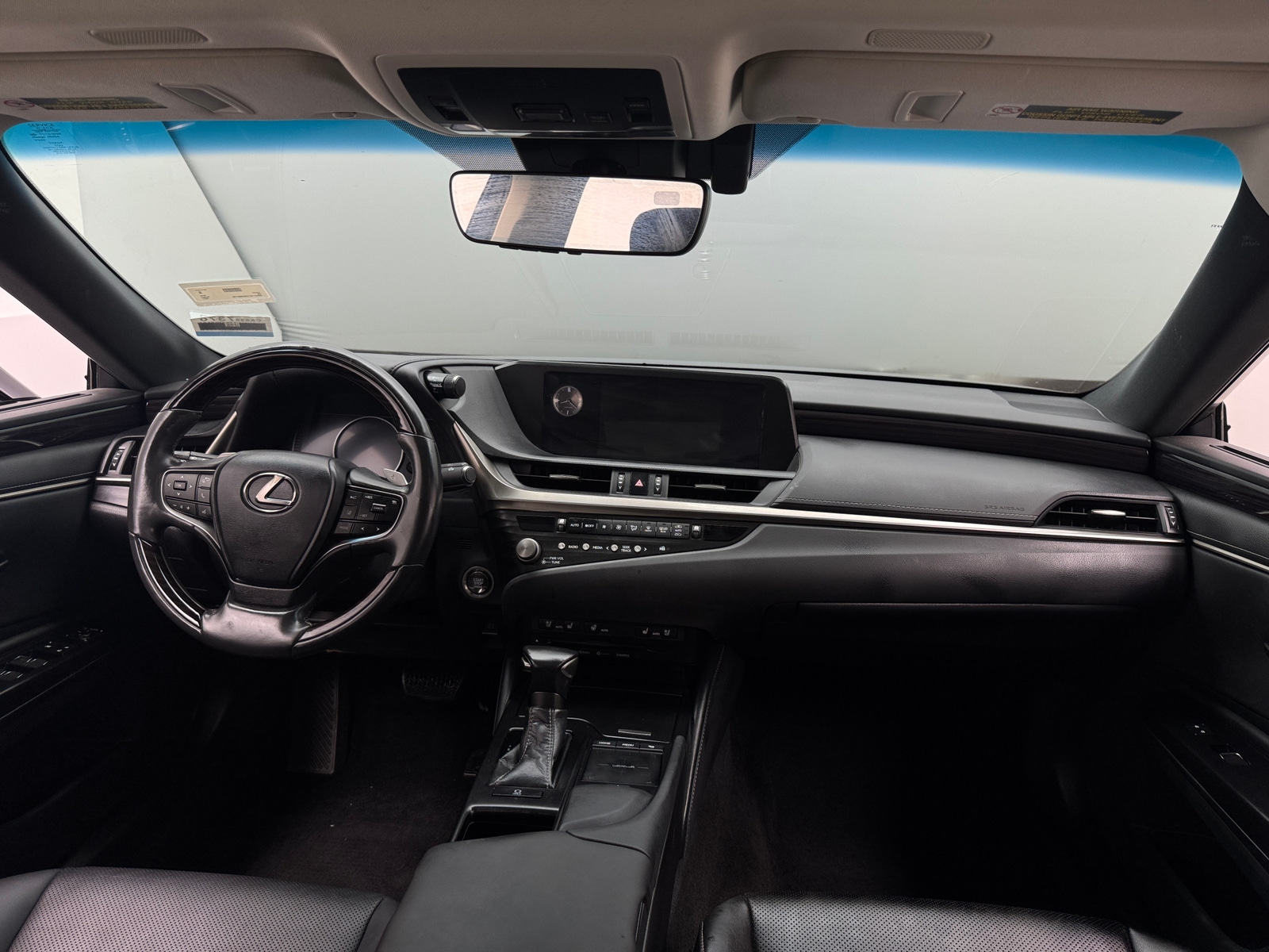 Thumbnail: 2021 Lexus ES - 3